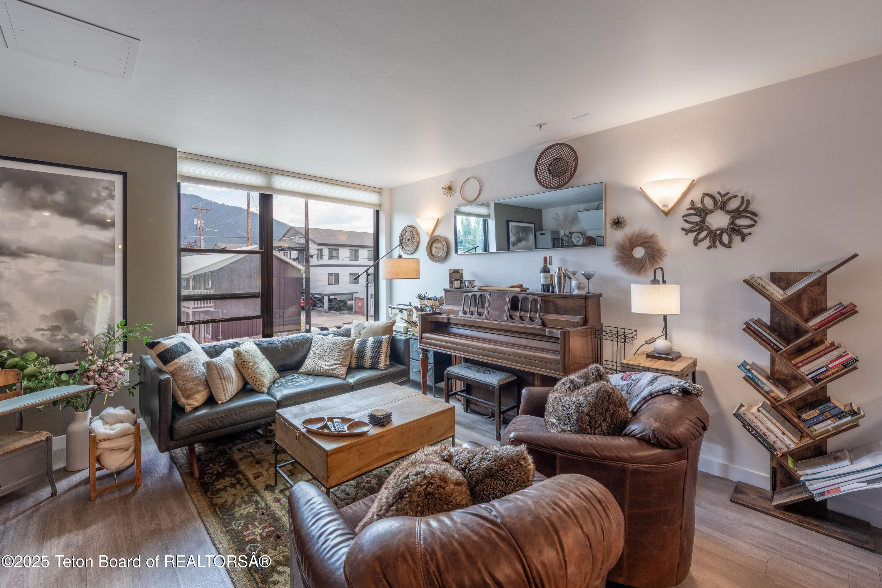 105 MERCILL Avenue, 203