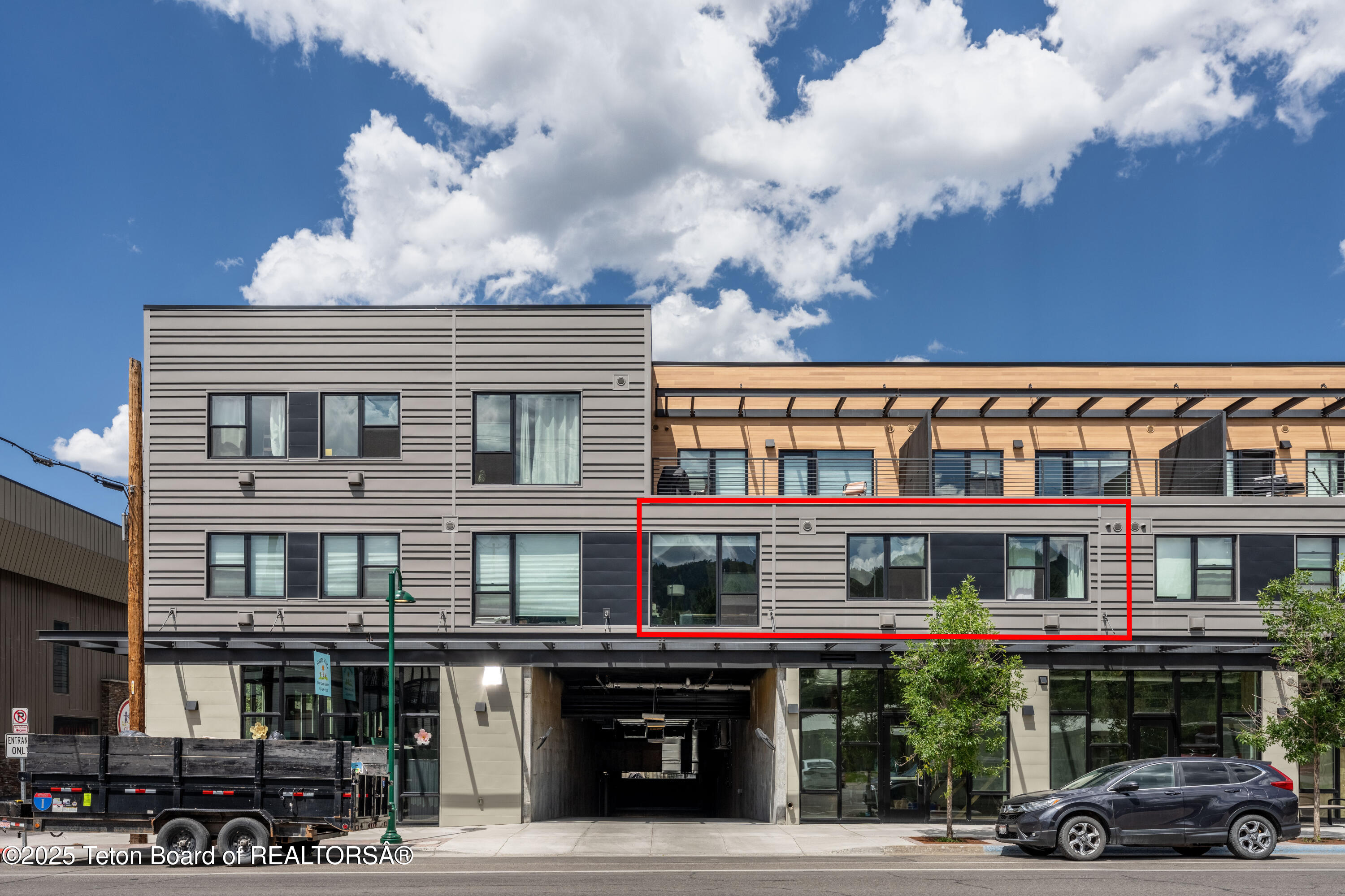 105 MERCILL Avenue, 203