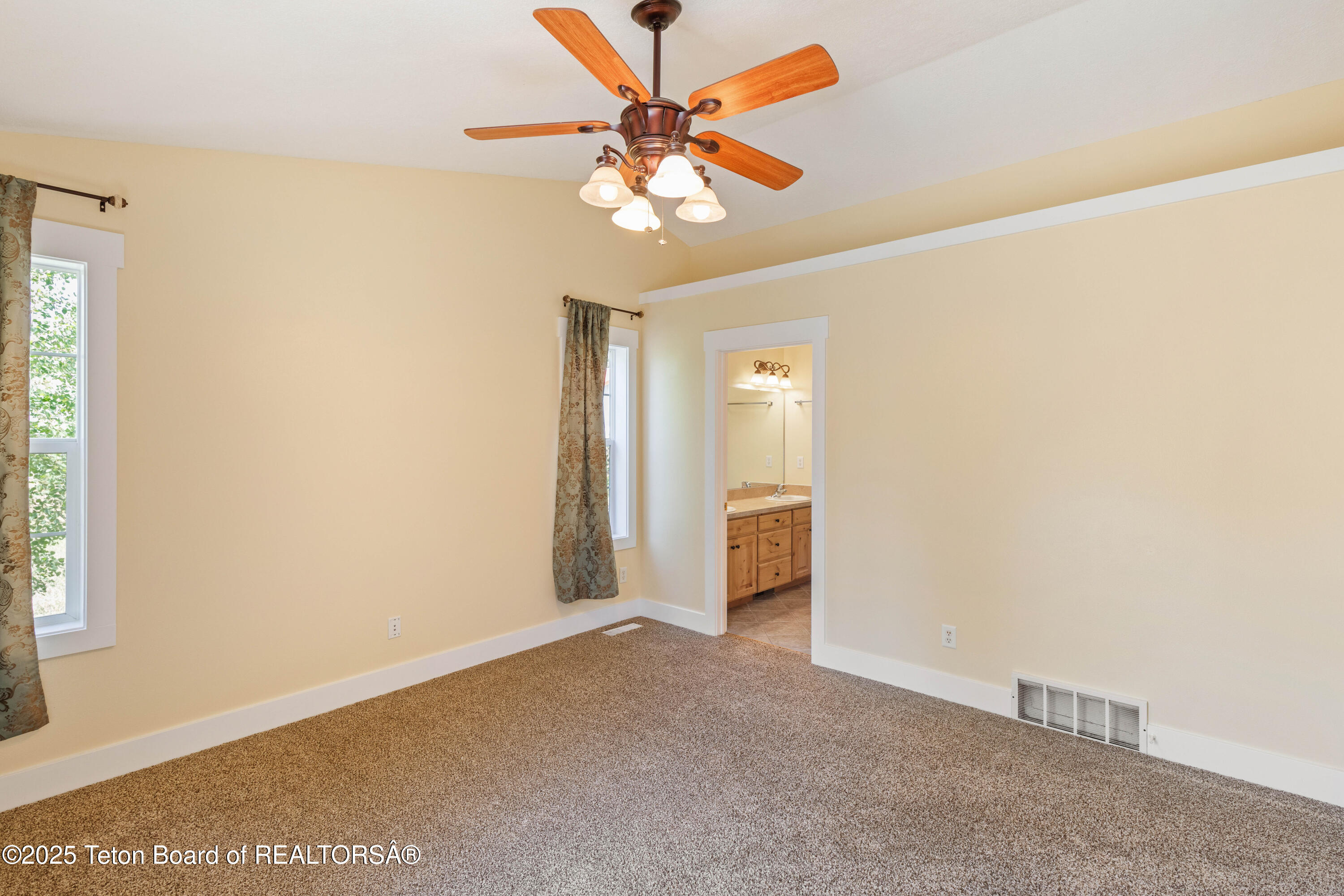 580 EAST COTTAGE Lane