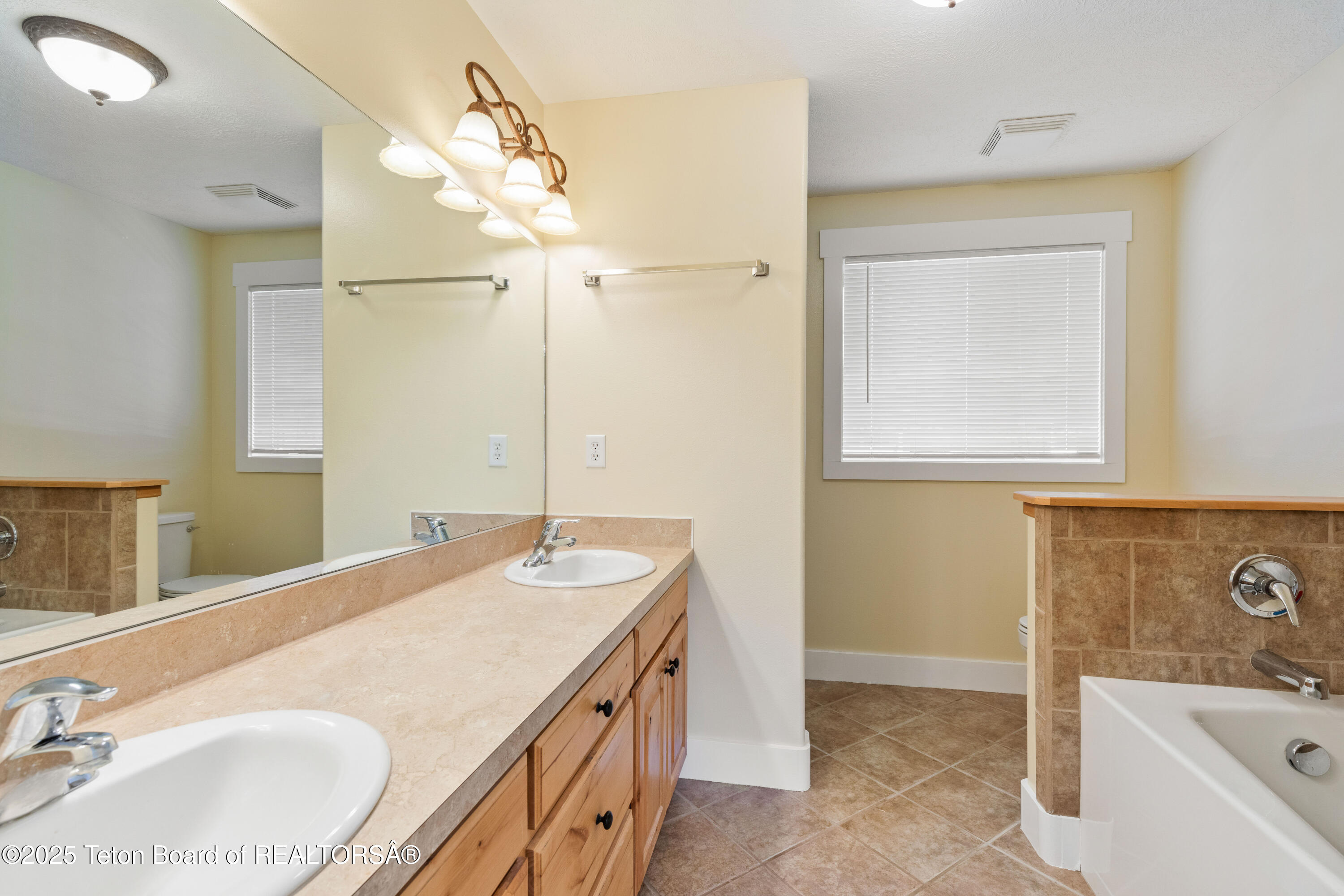 580 EAST COTTAGE Lane