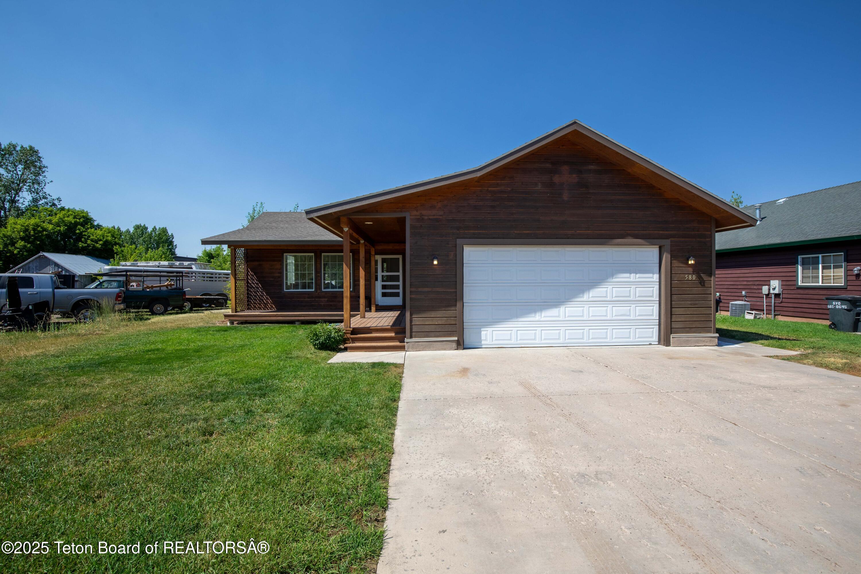 580 EAST COTTAGE Lane