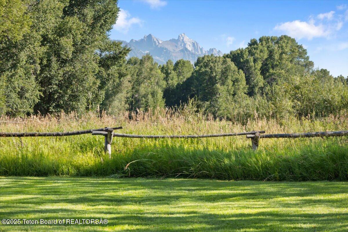 3932 W LINN RANCH Road