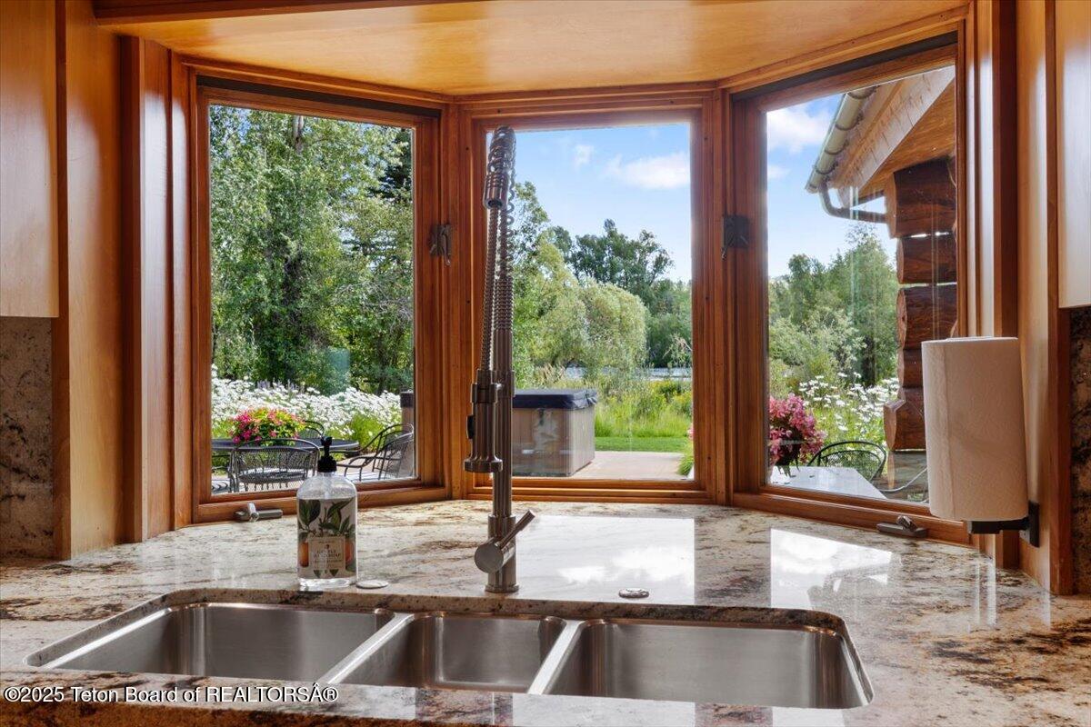 3932 W LINN RANCH Road