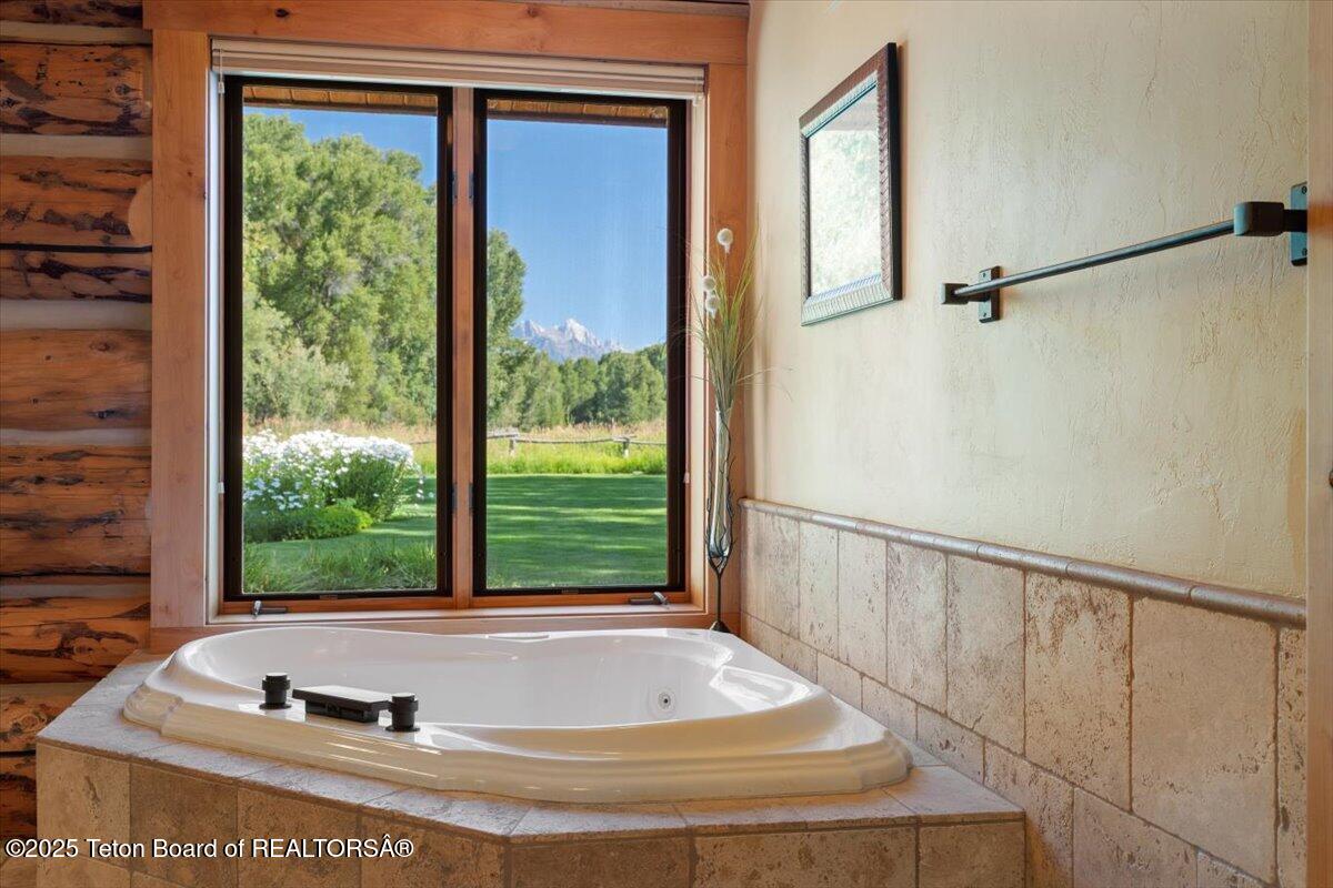3932 W LINN RANCH Road