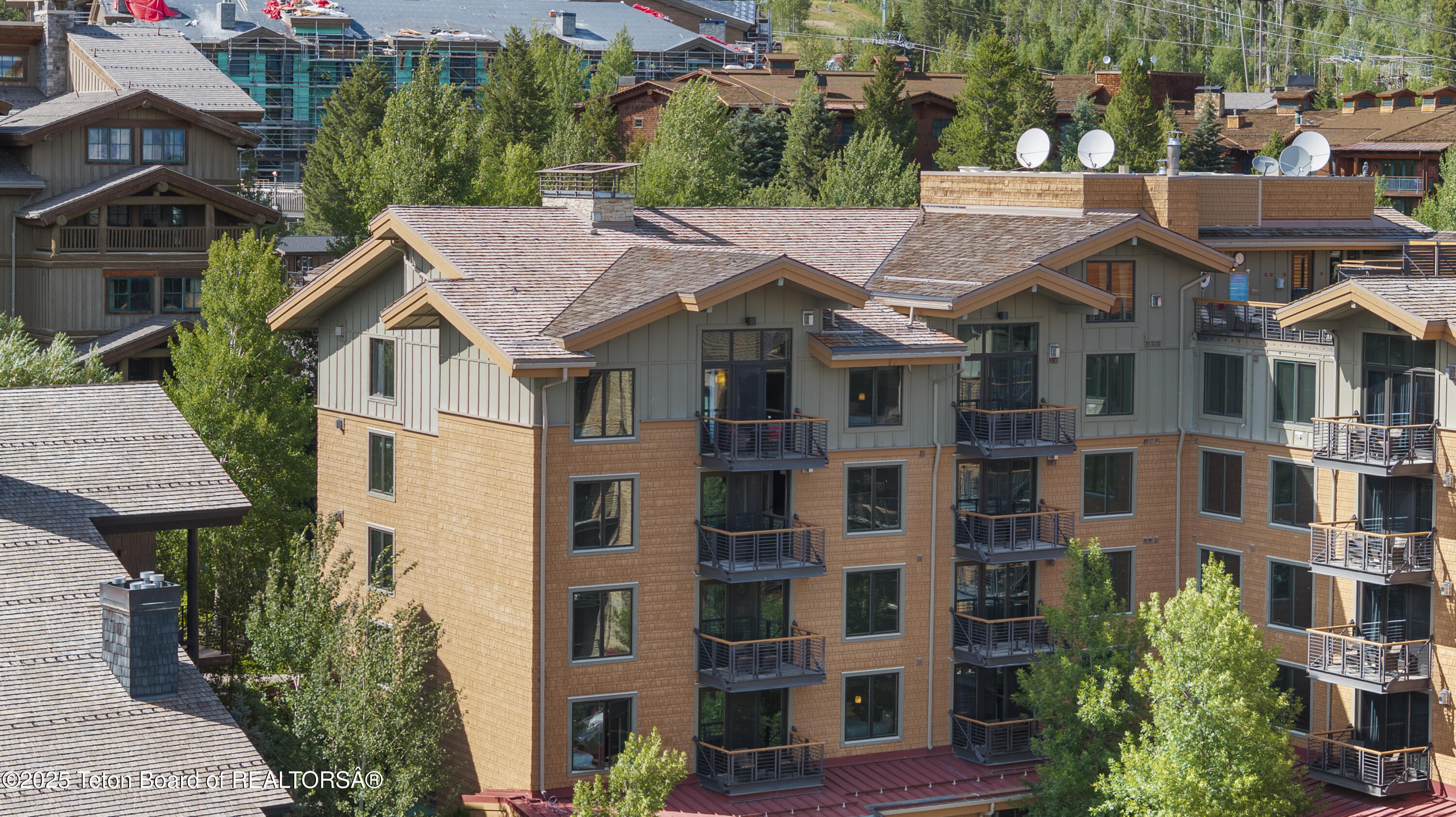 3335 W VILLAGE Drive, 523