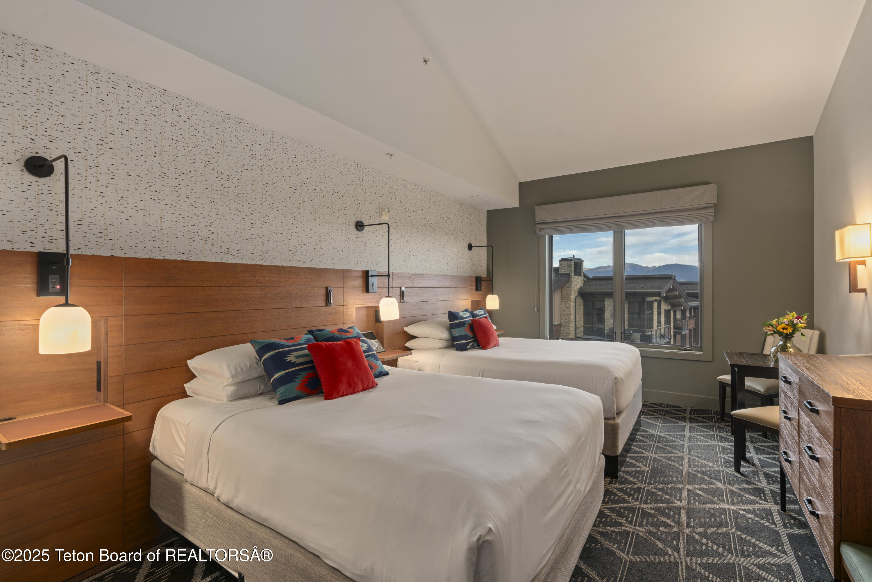 3335 W VILLAGE Drive, 523