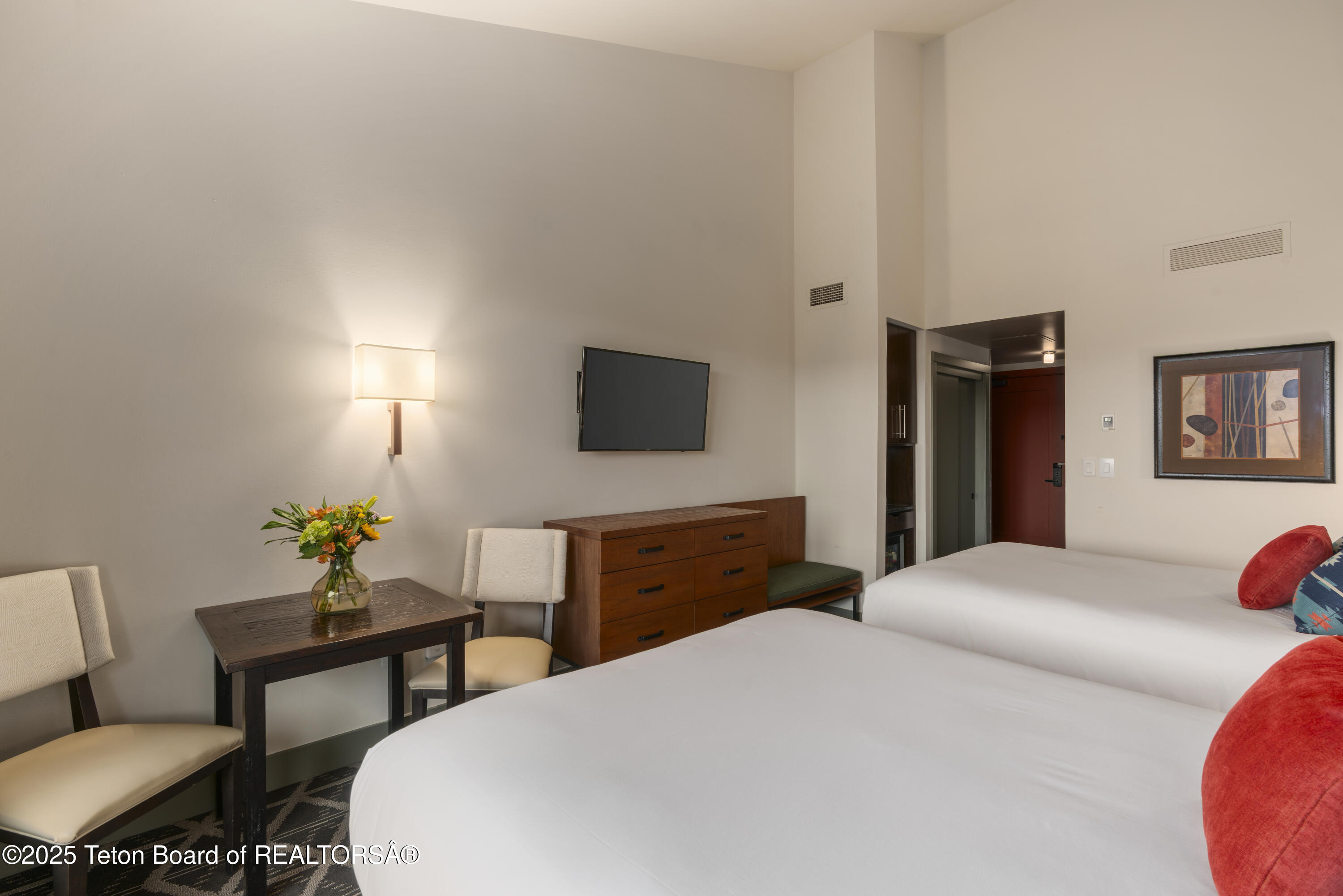 3335 W VILLAGE Drive, 523