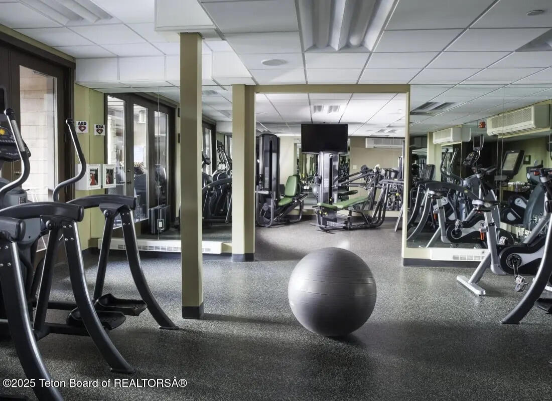 3335 W VILLAGE Drive, 523