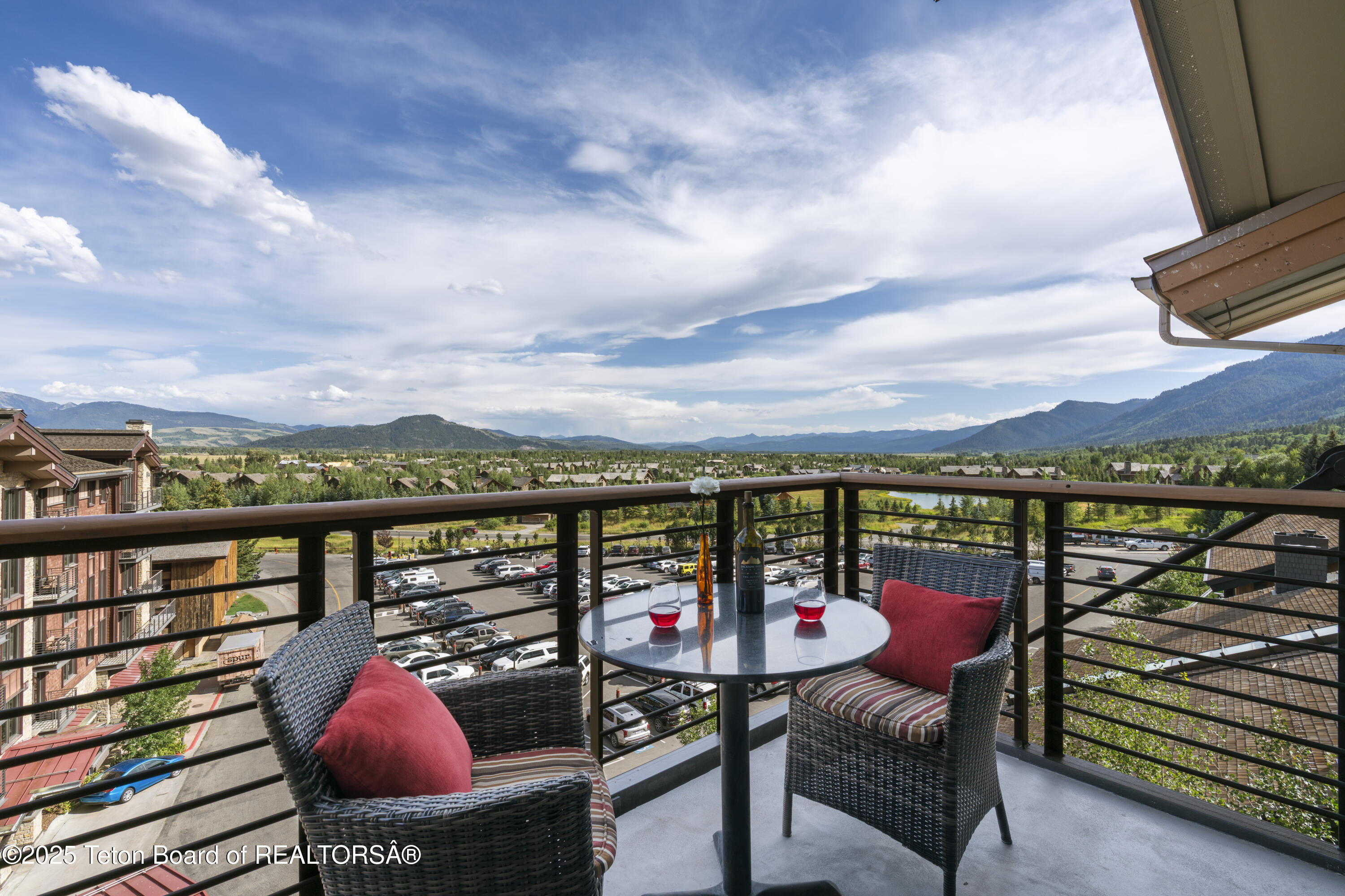 3335 W VILLAGE Drive, 523