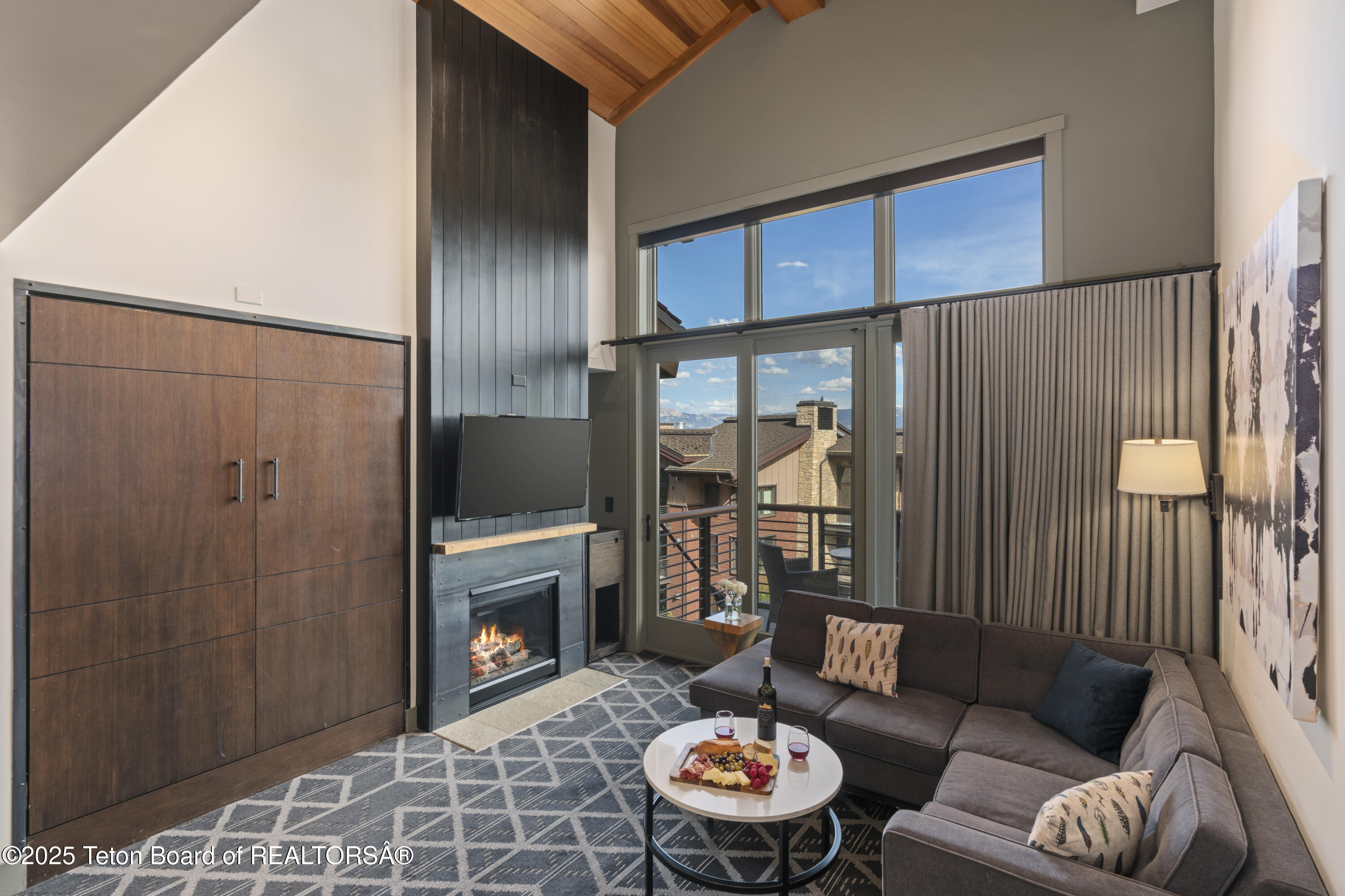 3335 W VILLAGE Drive, 523