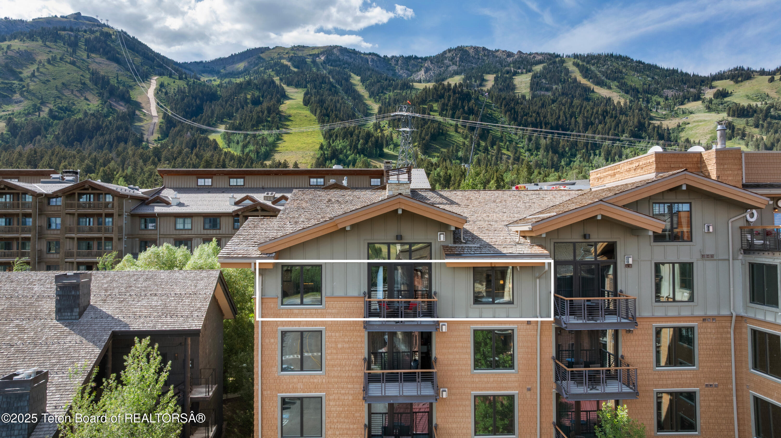 3335 W VILLAGE Drive, 523