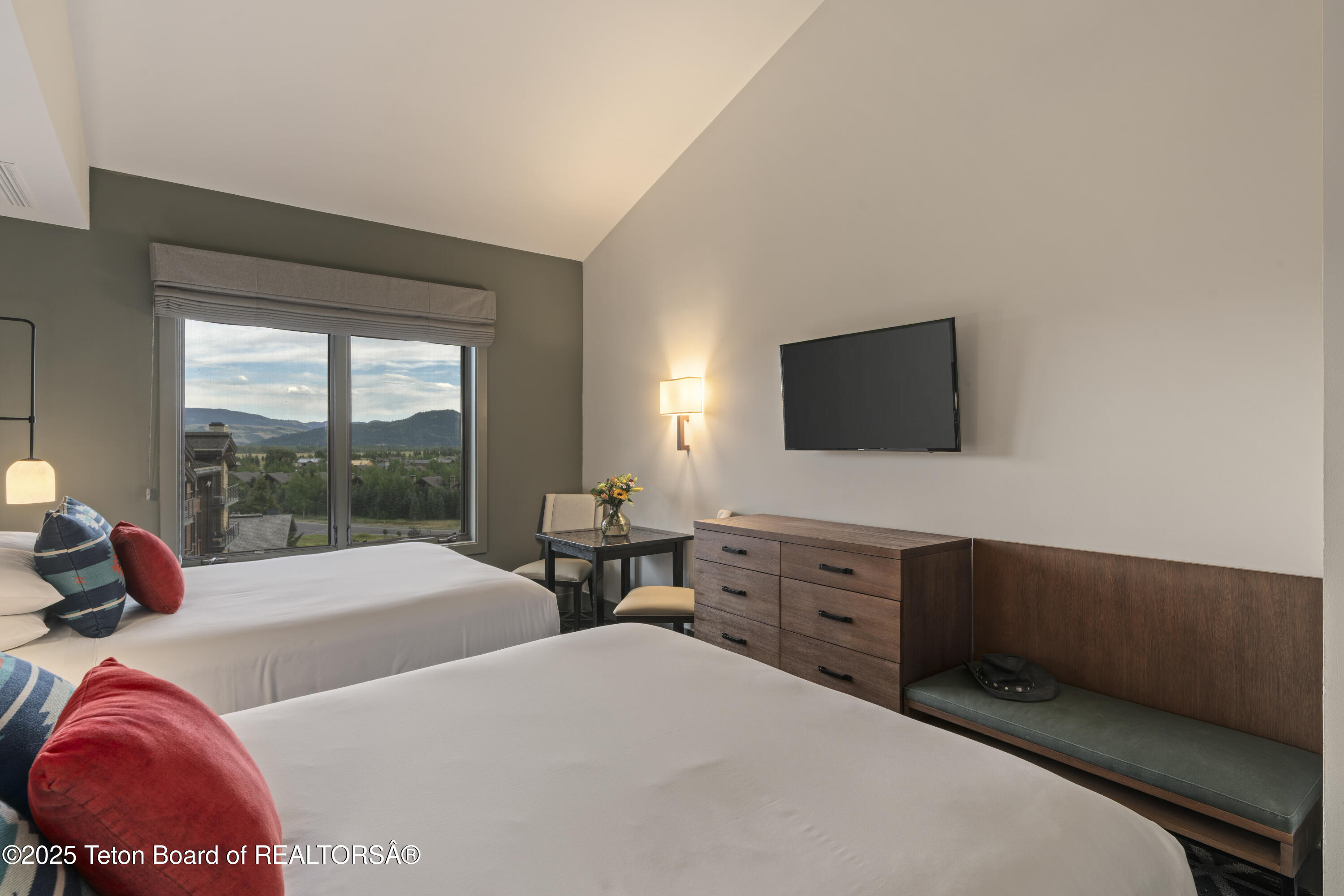 3335 W VILLAGE Drive, 523