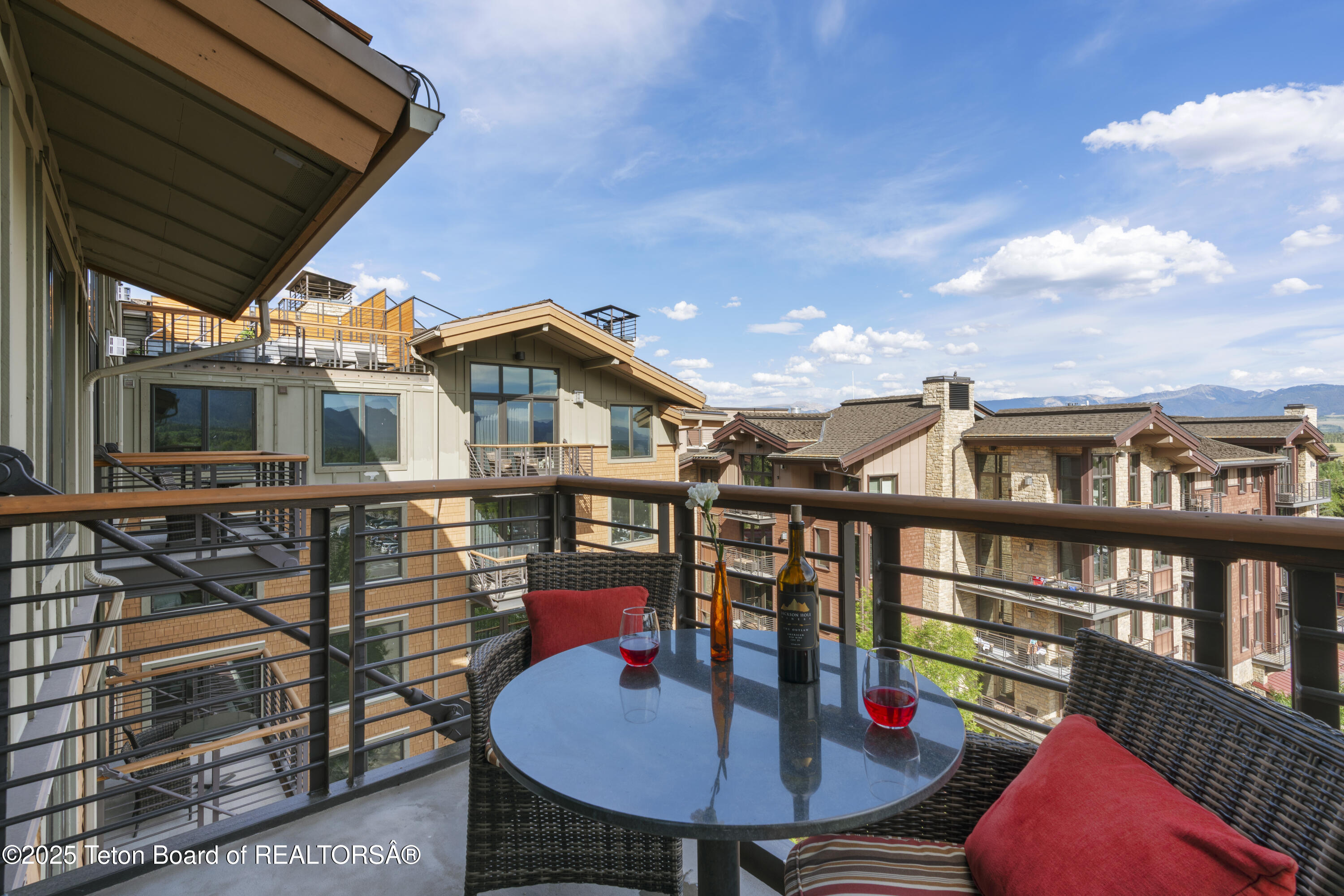 3335 W VILLAGE Drive, 523