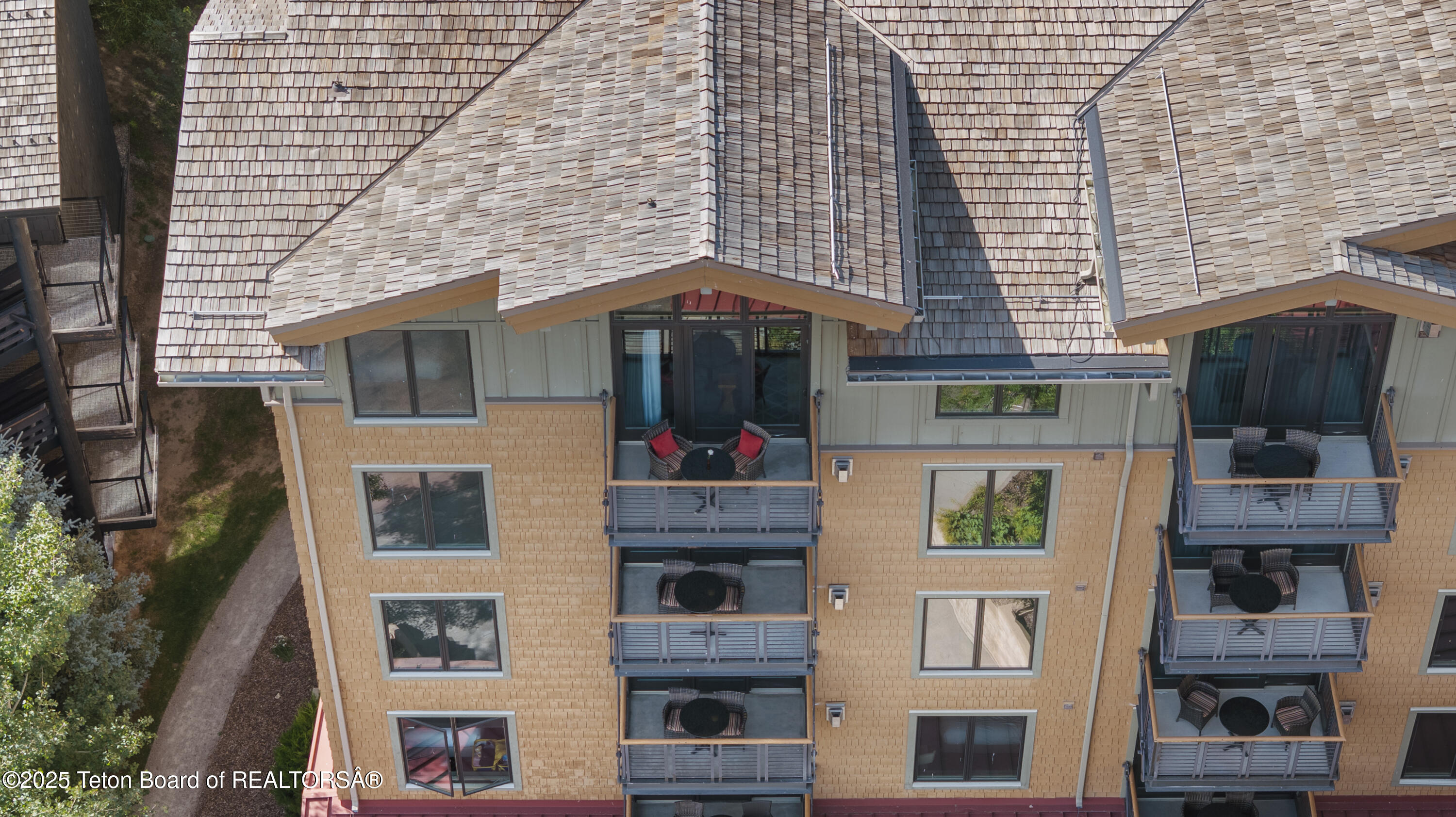 3335 W VILLAGE Drive, 523