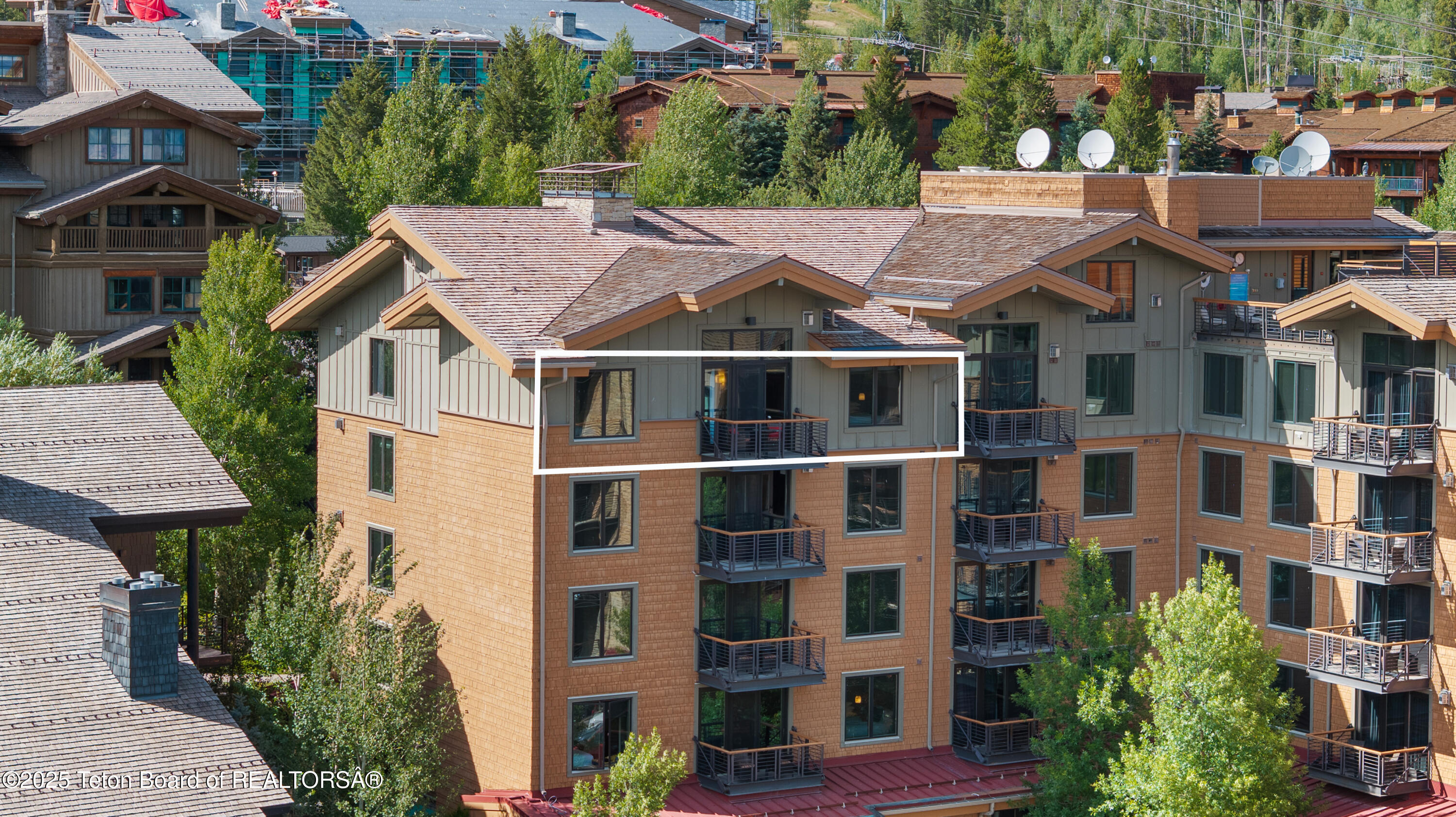 3335 W VILLAGE Drive, 523