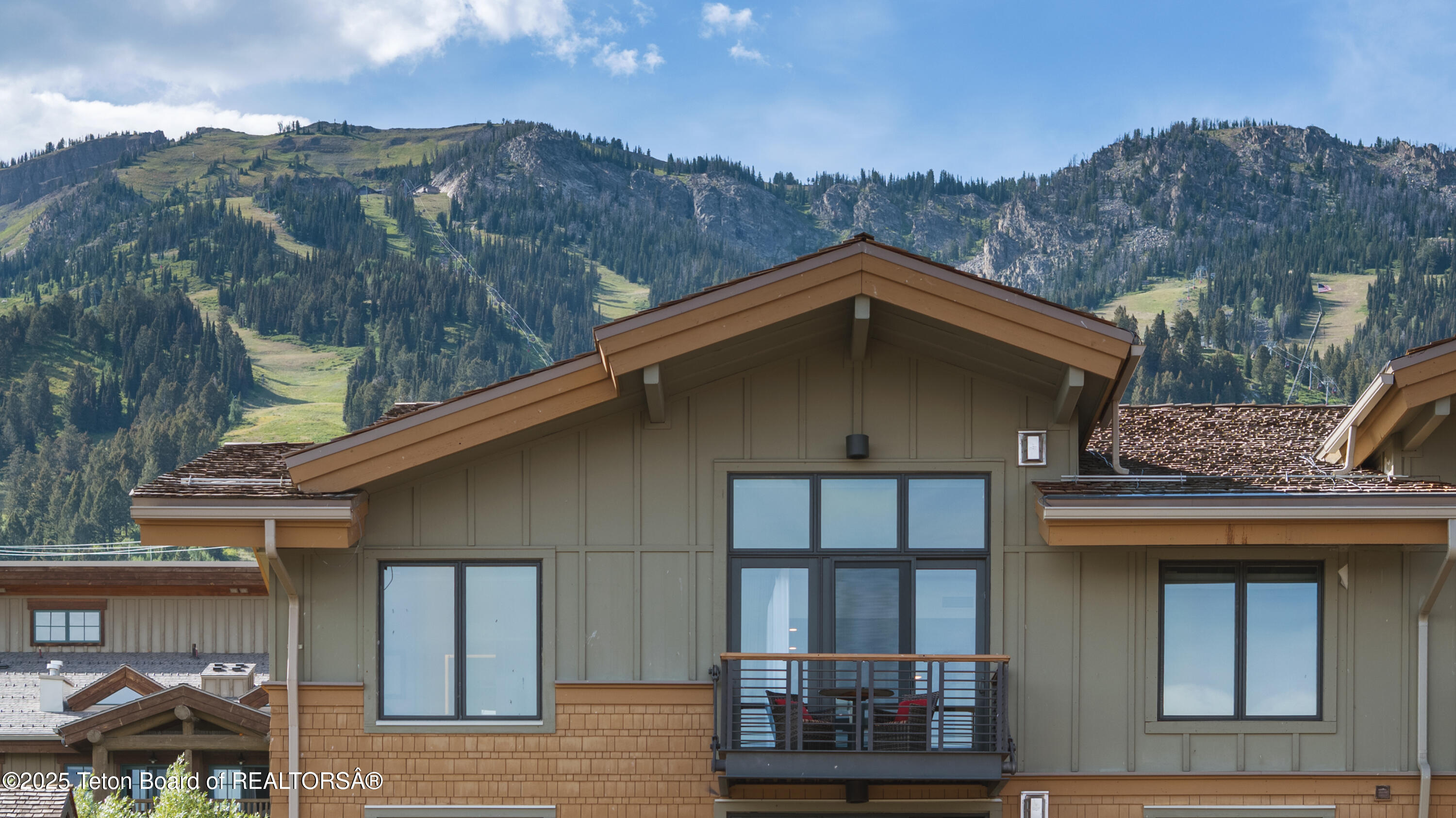 3335 W VILLAGE Drive, 523