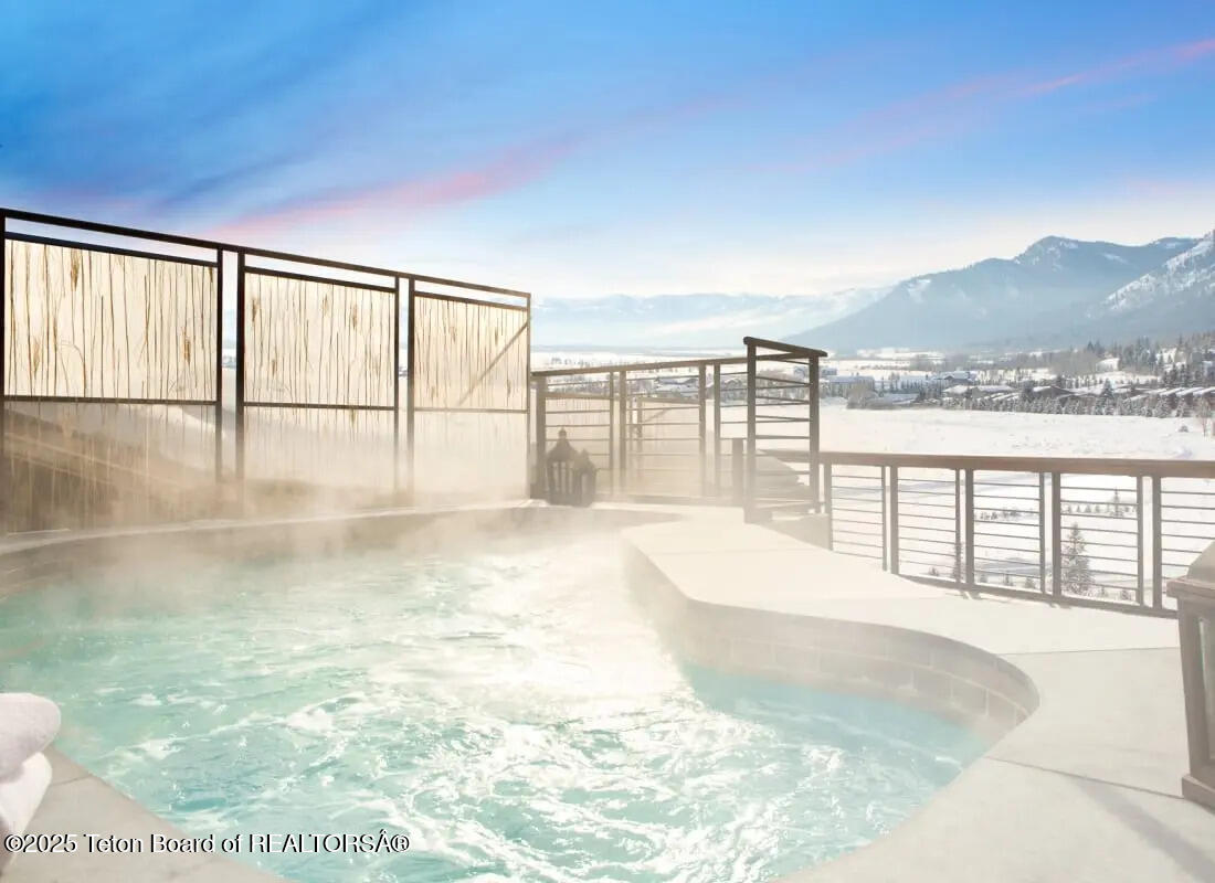 3335 W VILLAGE Drive, 523