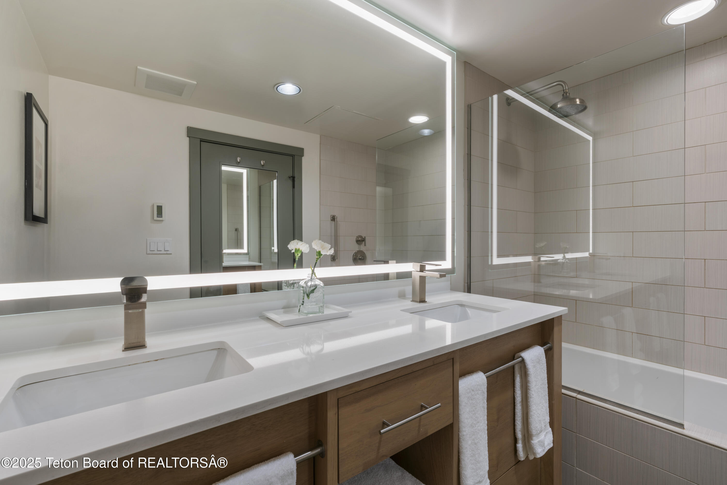 3335 W VILLAGE Drive, 523