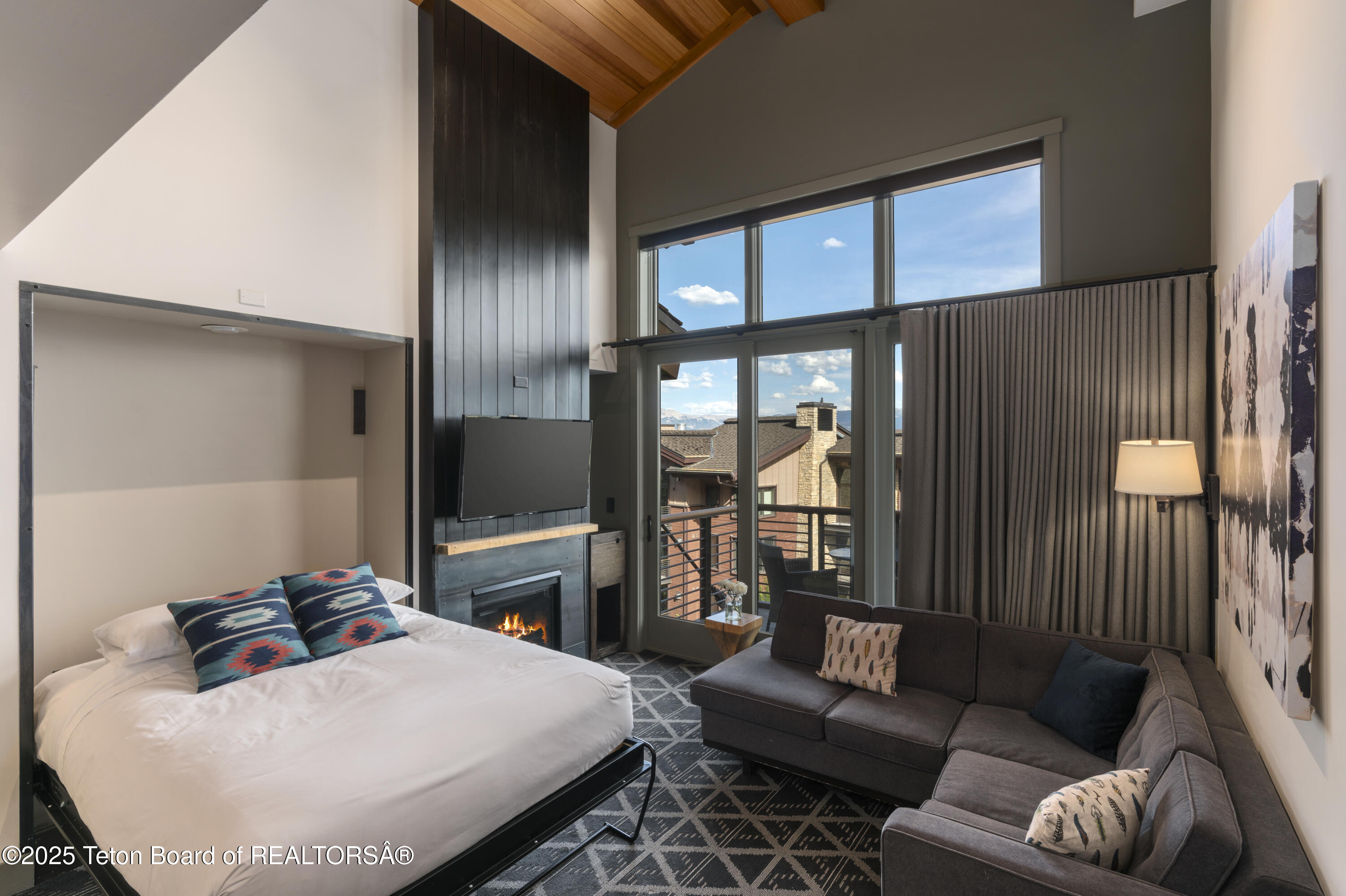 3335 W VILLAGE Drive, 523