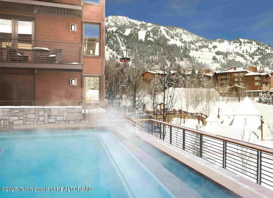 3335 W VILLAGE Drive, 523