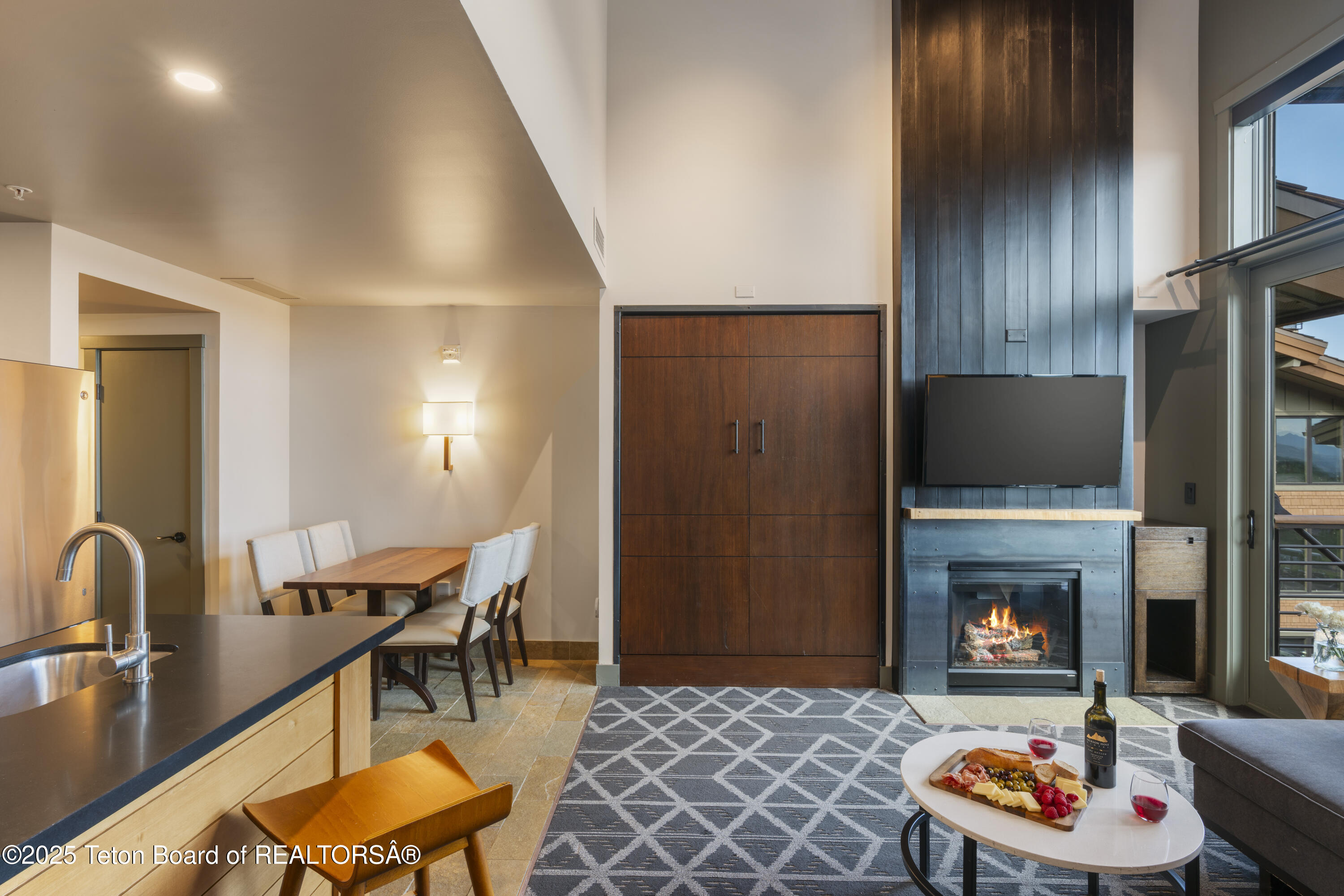 3335 W VILLAGE Drive, 523