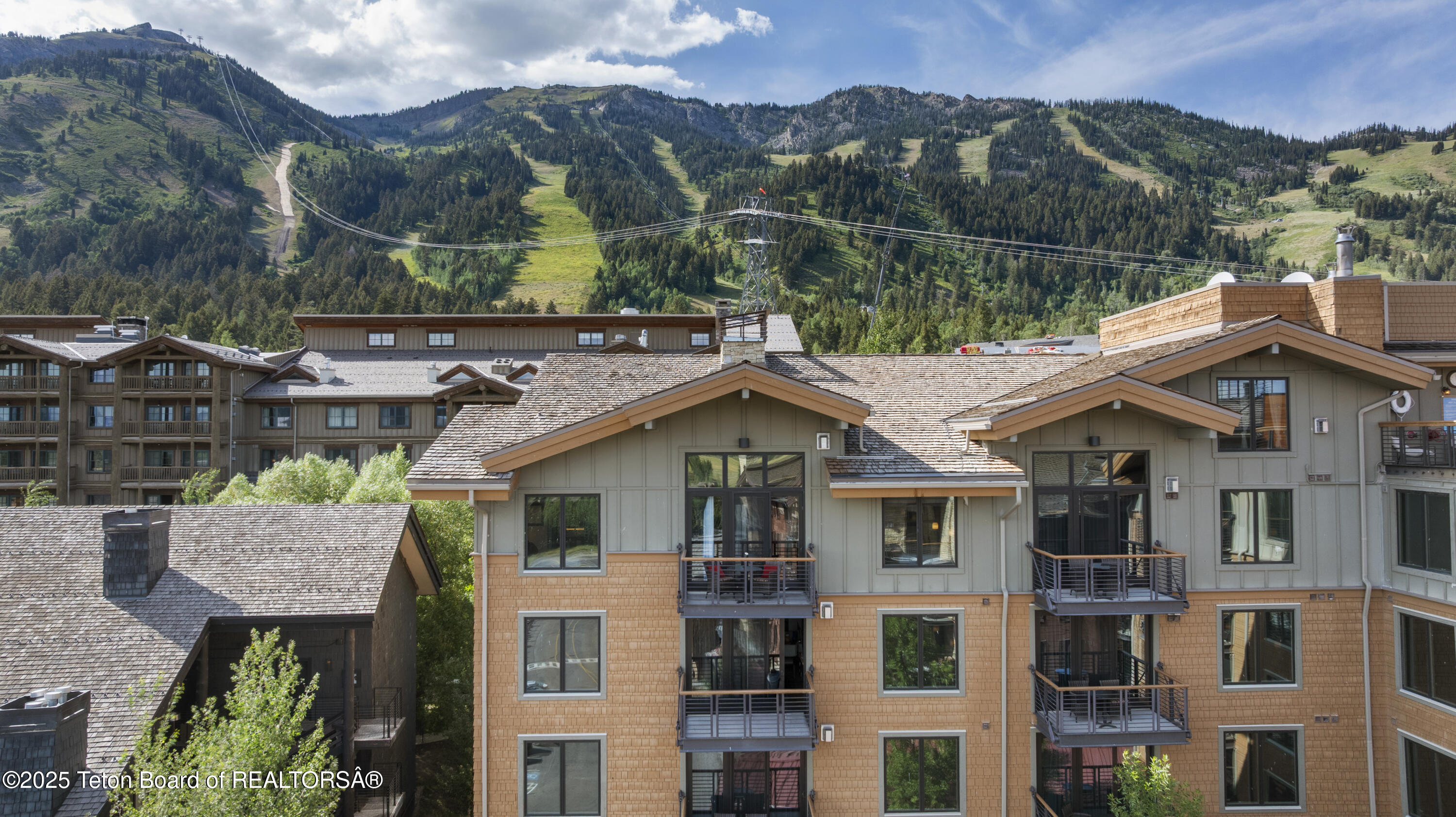 3335 W VILLAGE Drive, 523