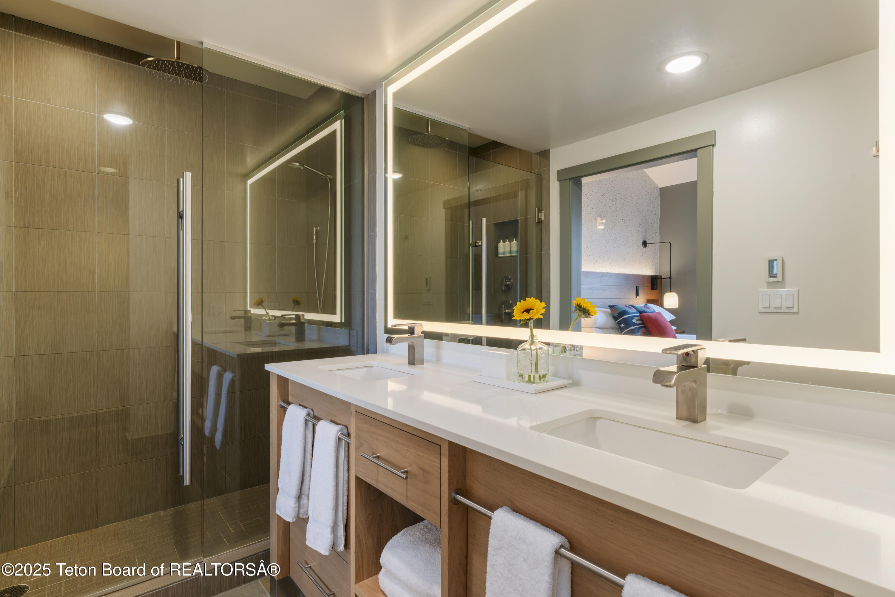 3335 W VILLAGE Drive, 523