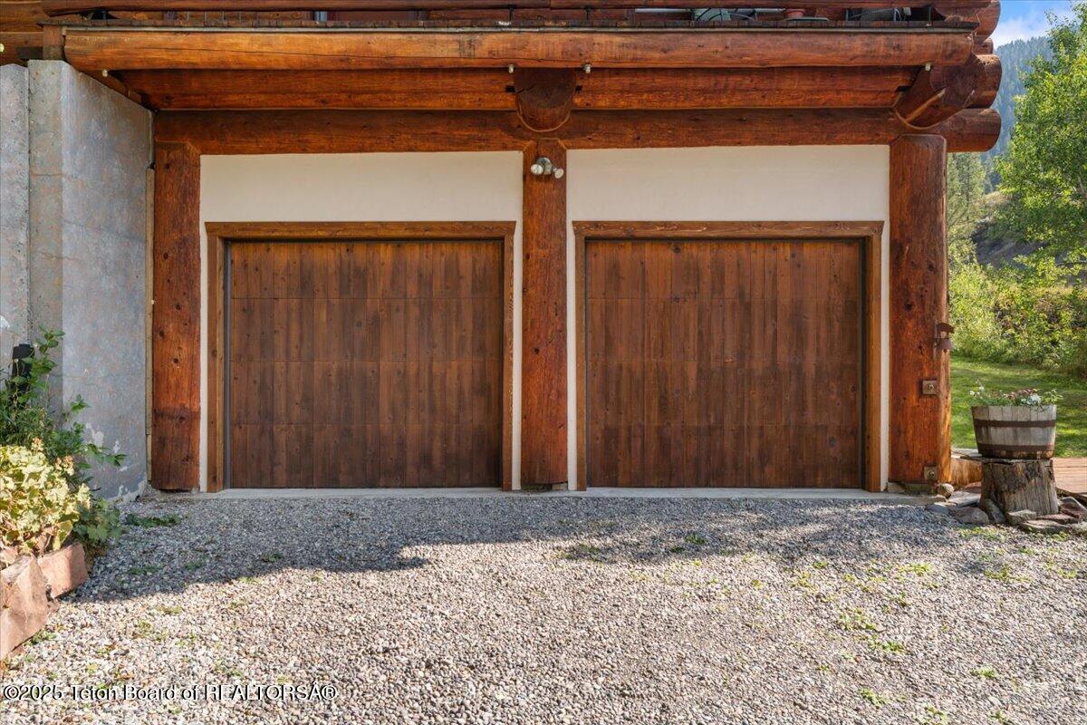 1035 E DEER CREEK Drive