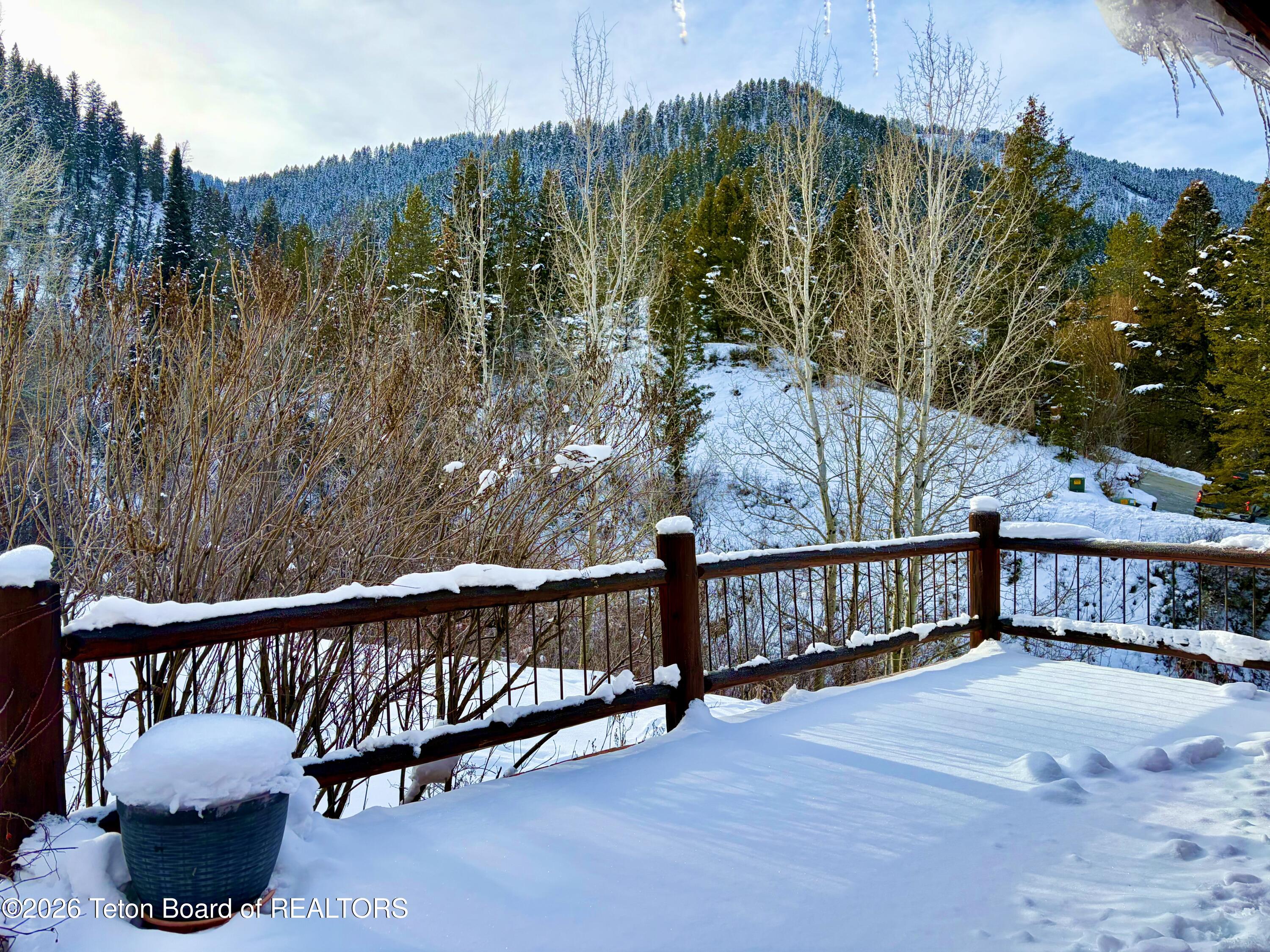 1035 E DEER CREEK Drive