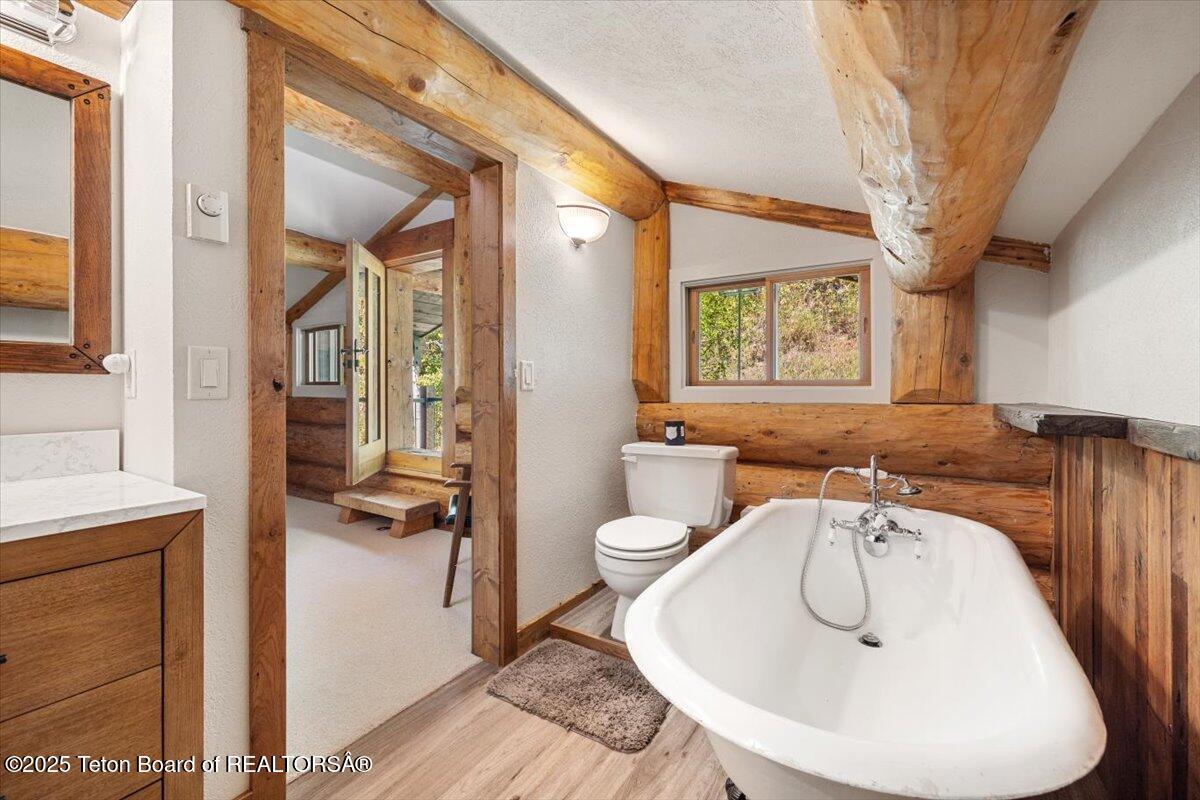 1035 E DEER CREEK Drive