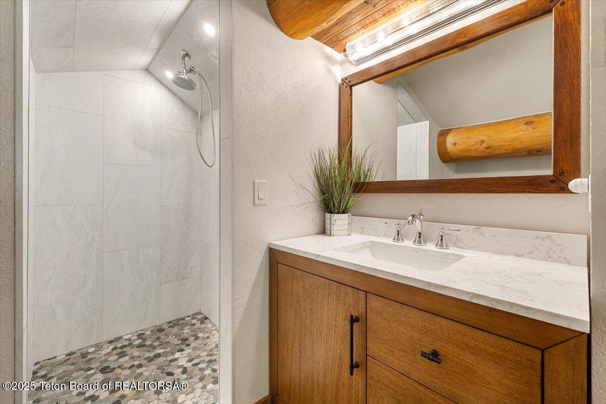 1035 E DEER CREEK Drive