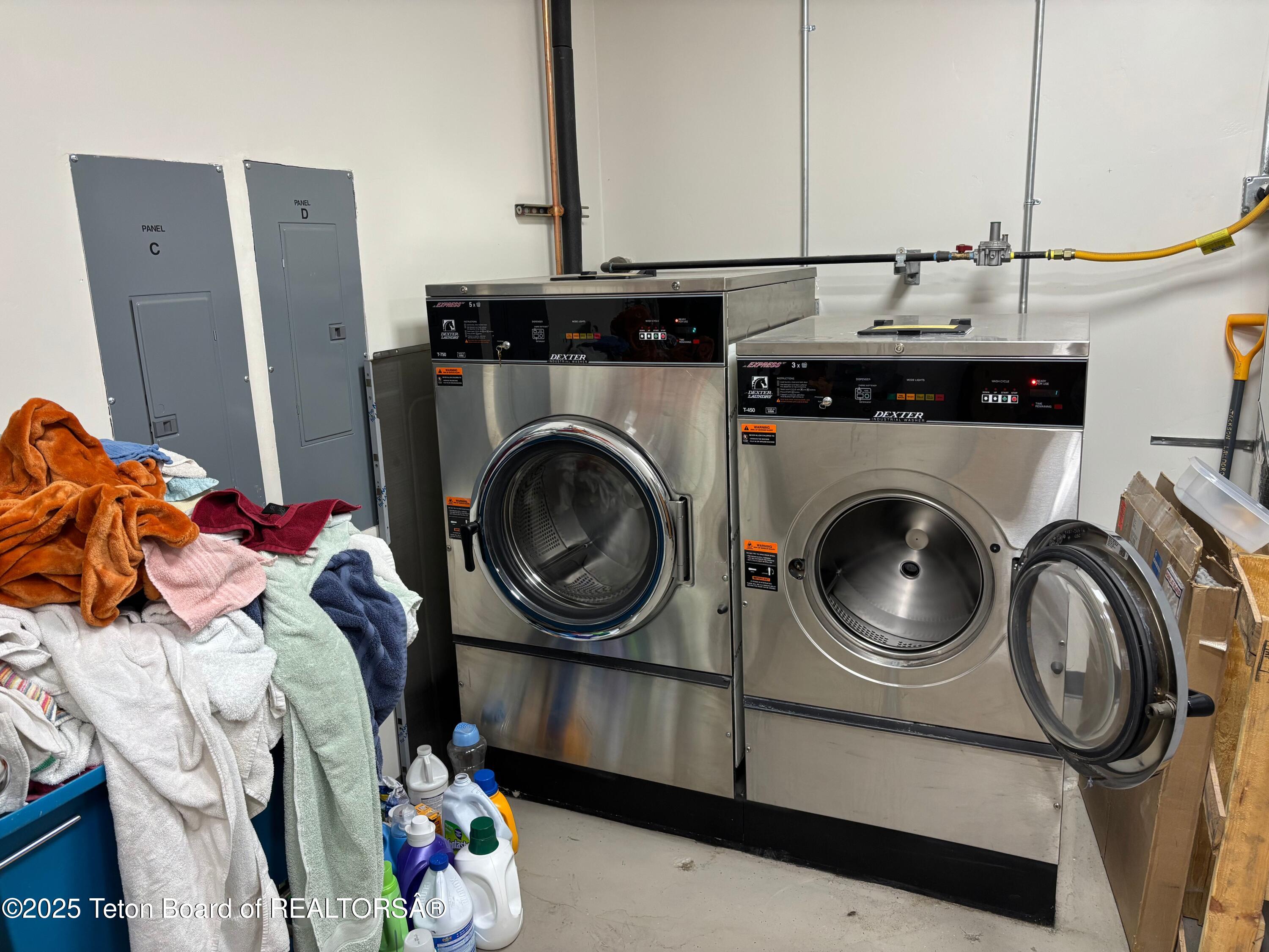 850 W BROADWAY Avenue, F