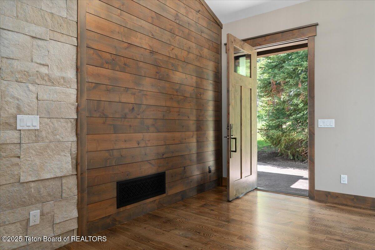 5727 FOREST RIDGE Road