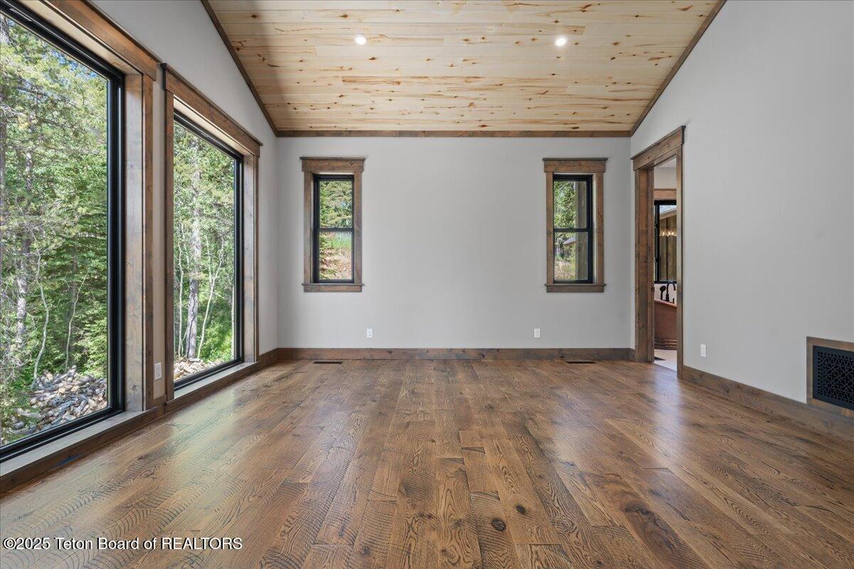 5727 FOREST RIDGE Road