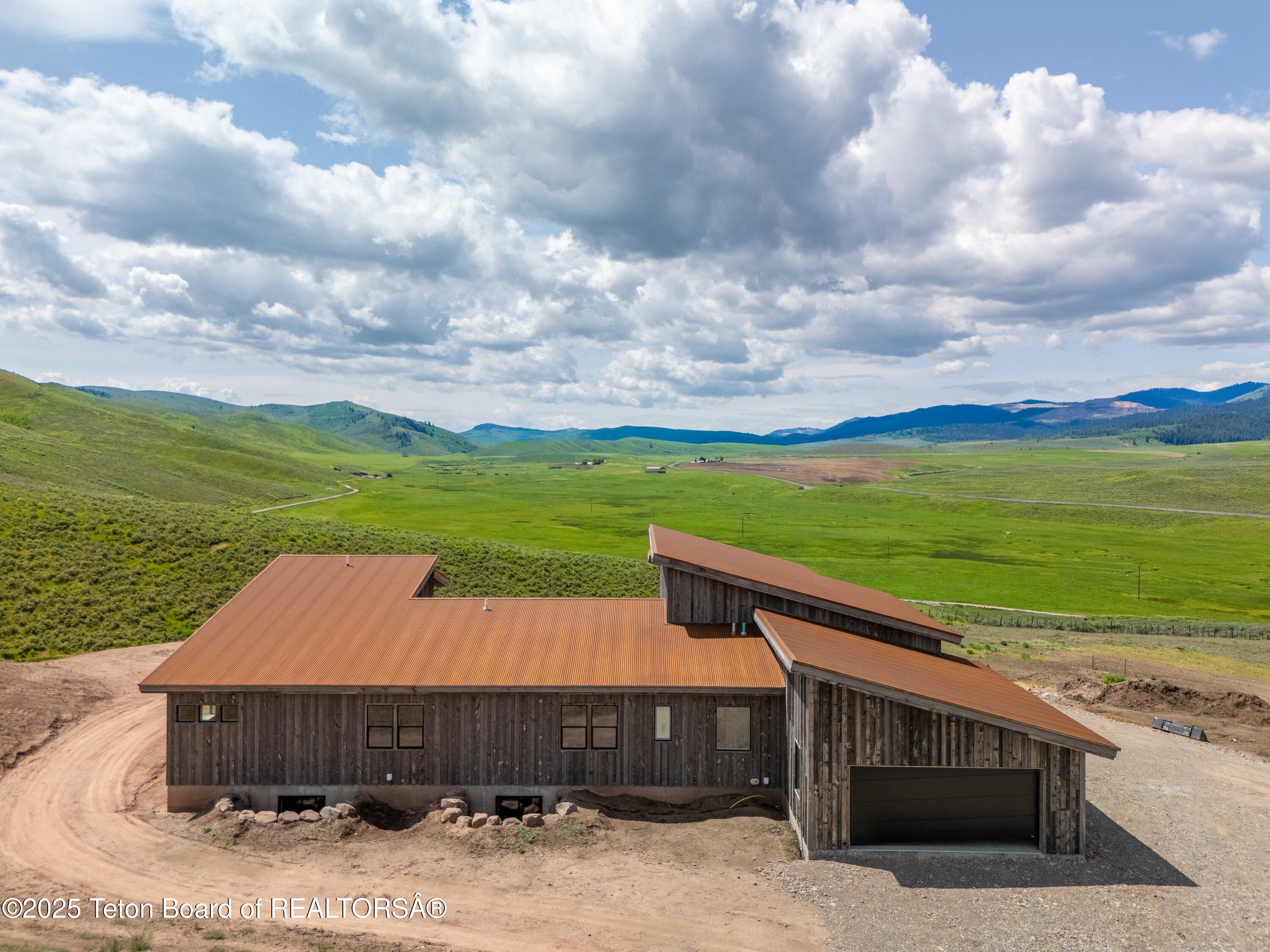 2410 SMOKY CANYON Road