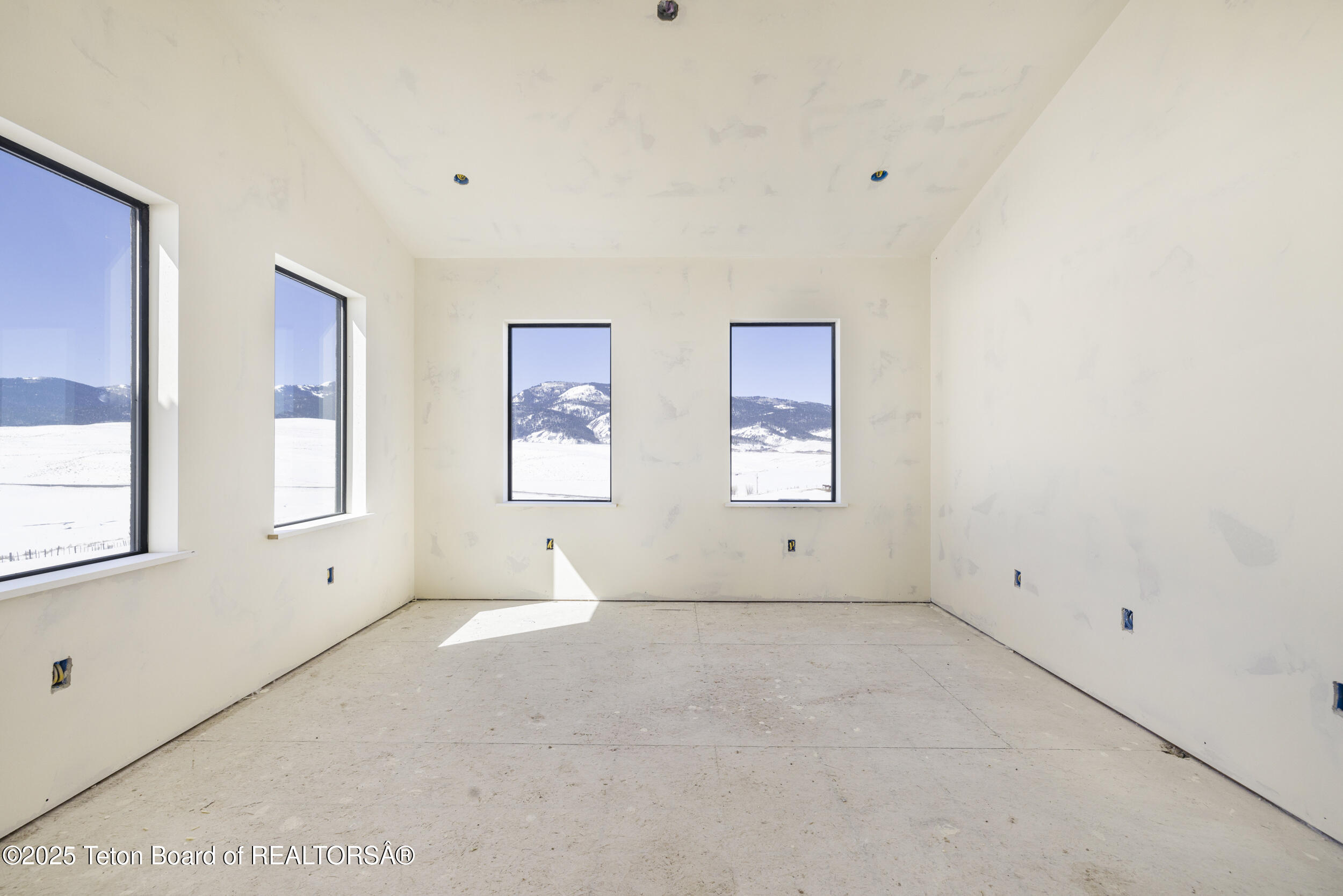 2410 SMOKY CANYON Road