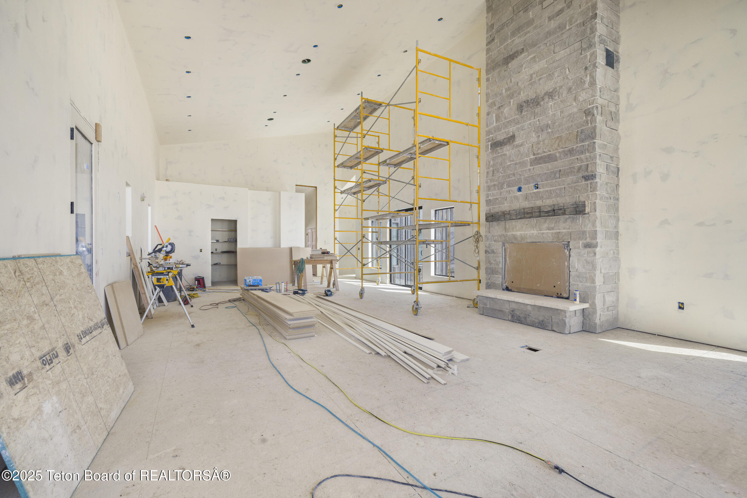 2410 SMOKY CANYON Road