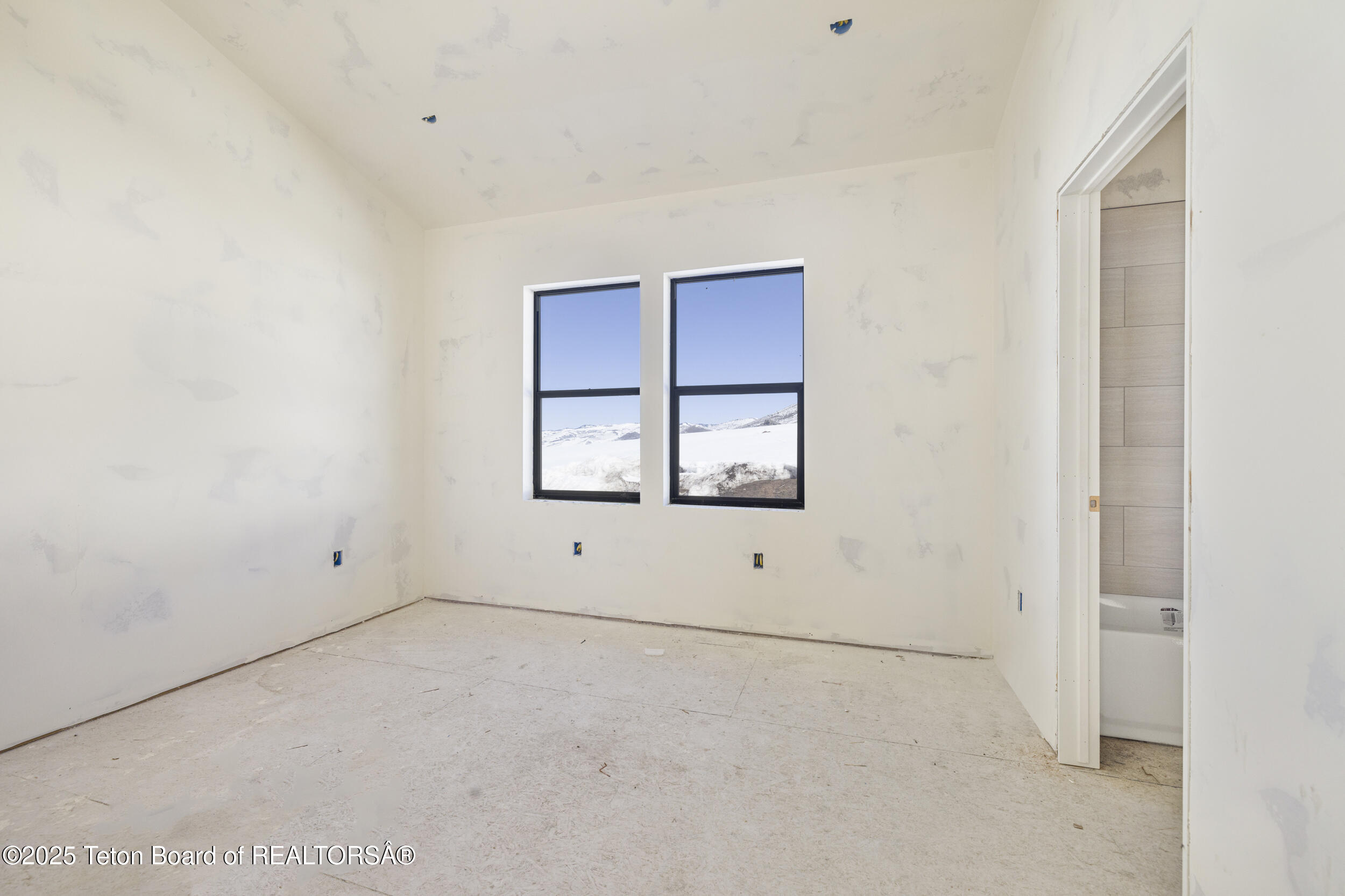 2410 SMOKY CANYON Road