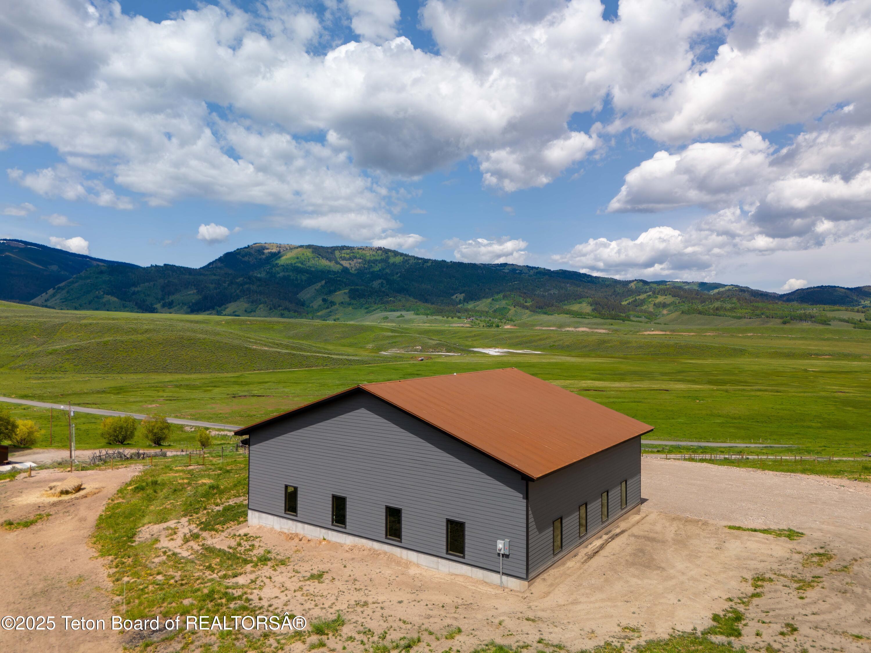 2410 SMOKY CANYON Road