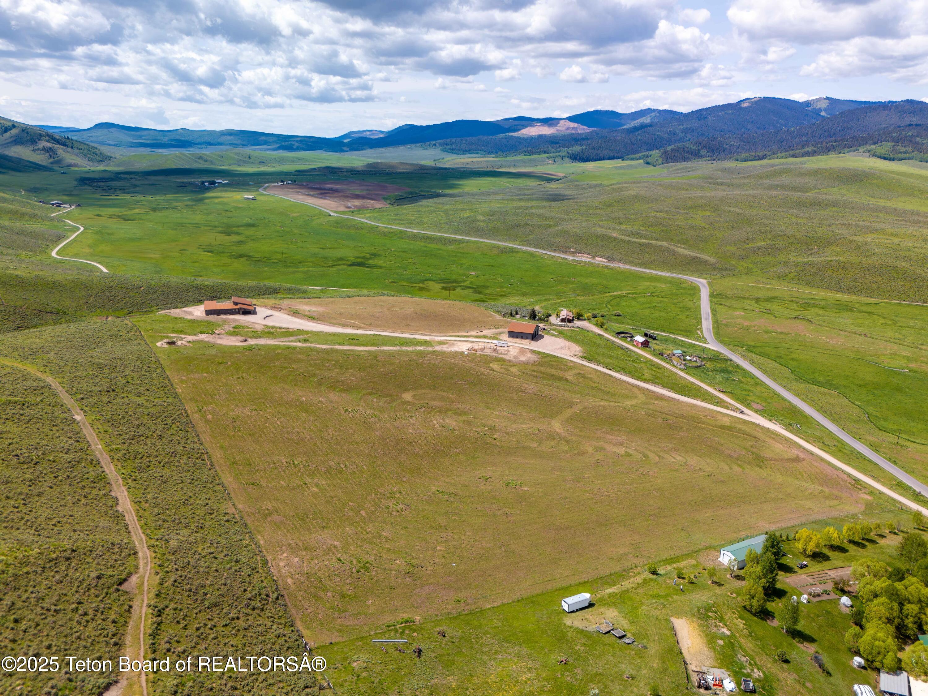 2410 SMOKY CANYON Road