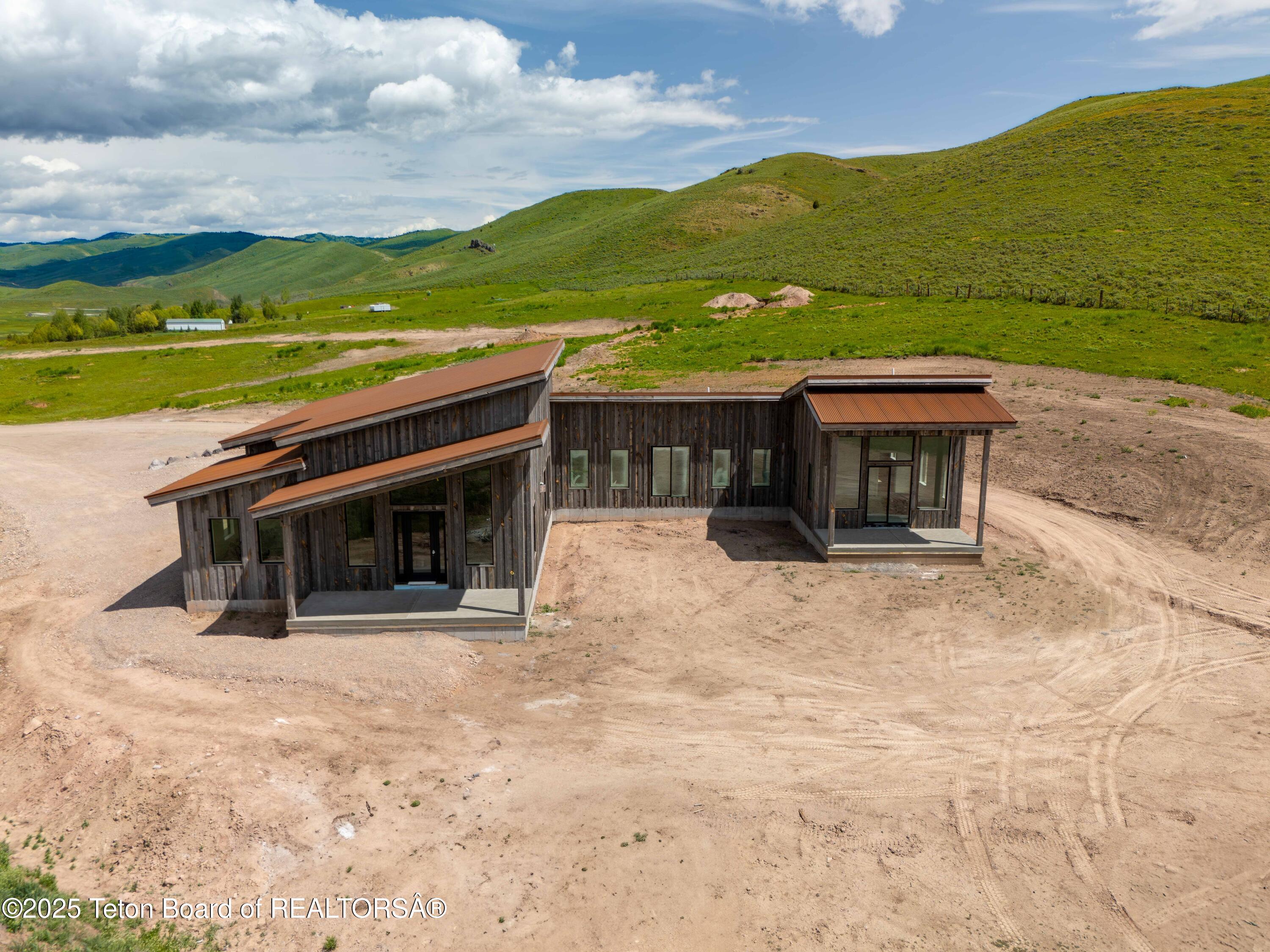 2410 SMOKY CANYON Road