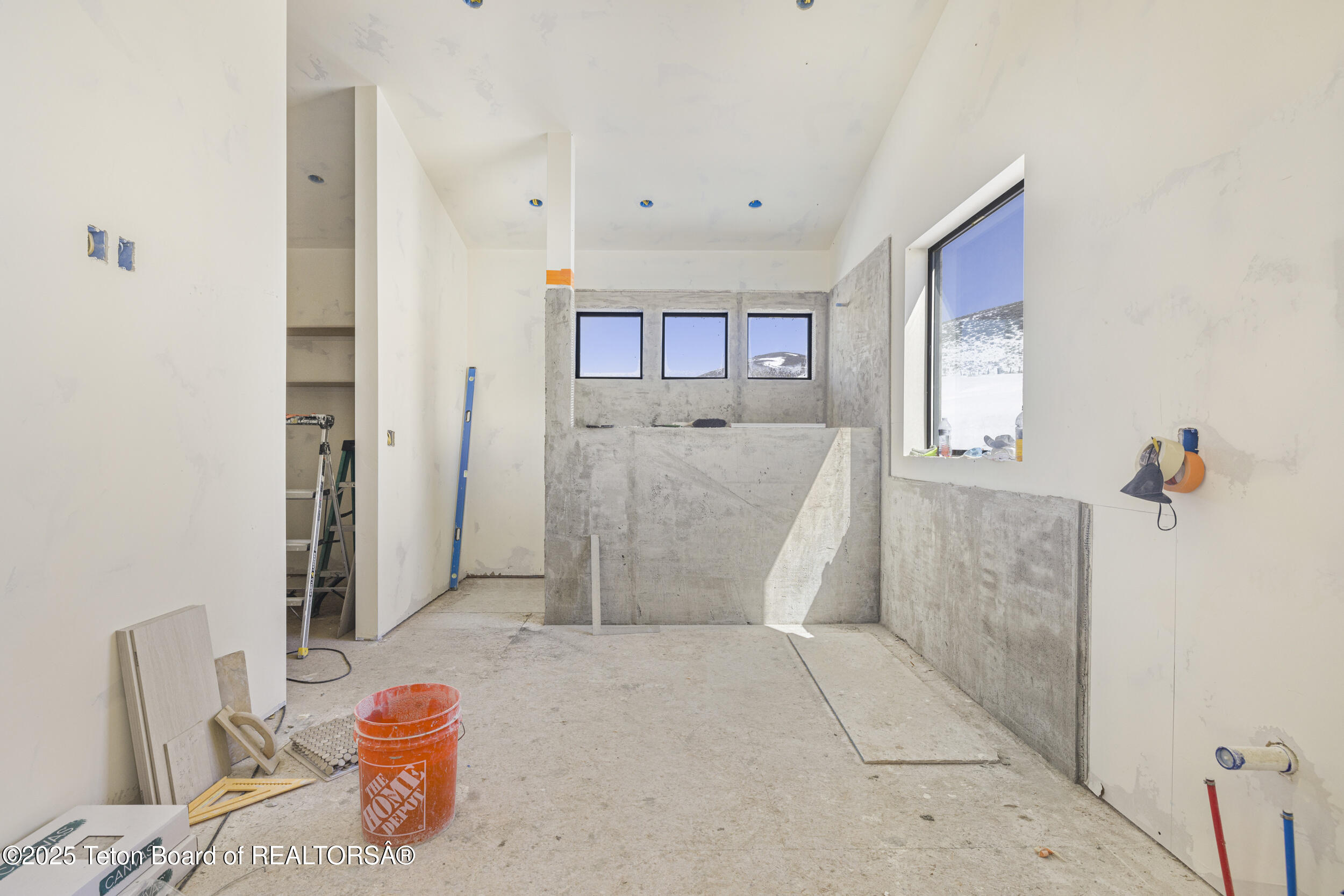 2410 SMOKY CANYON Road