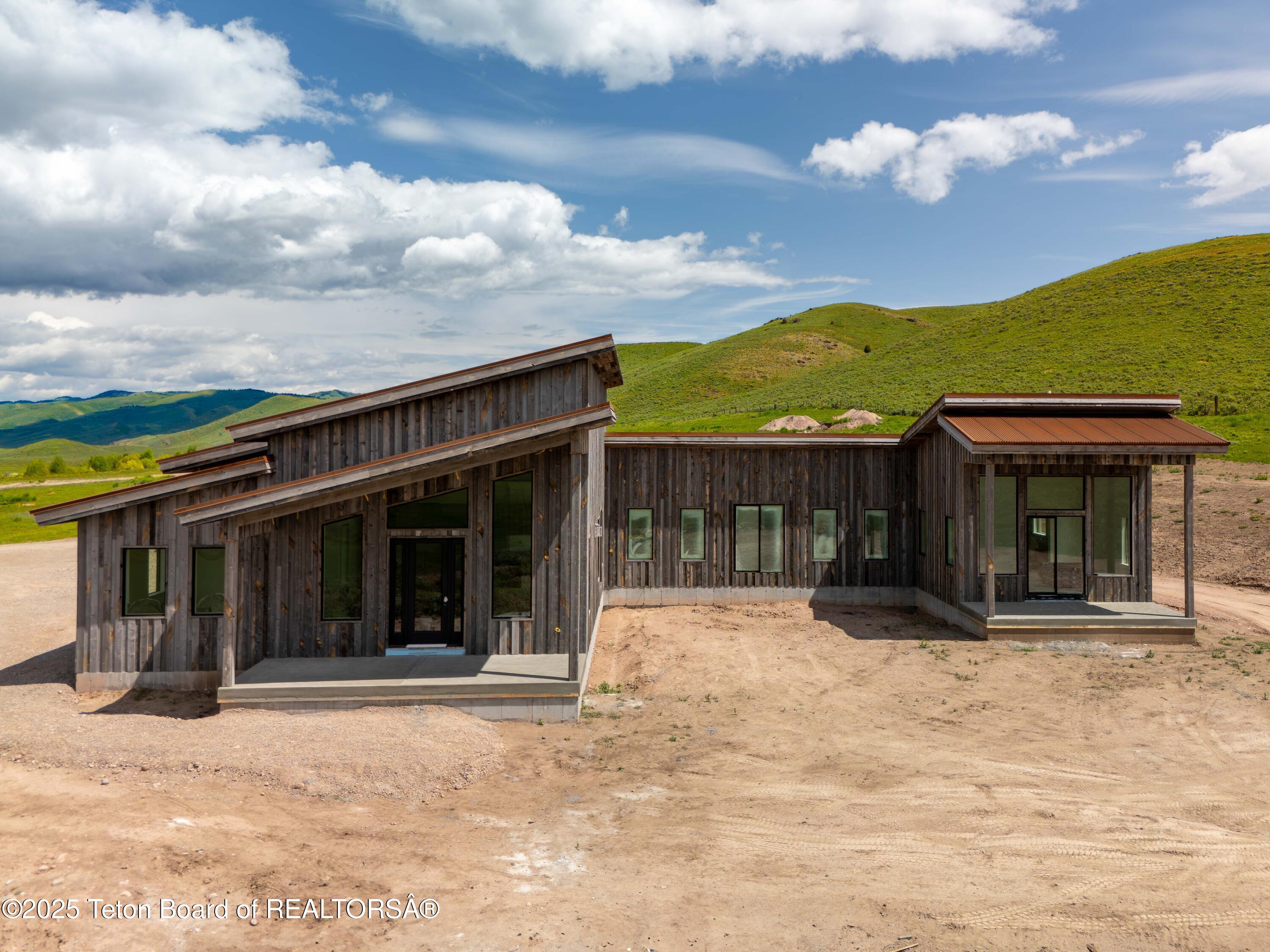 2410 SMOKY CANYON Road