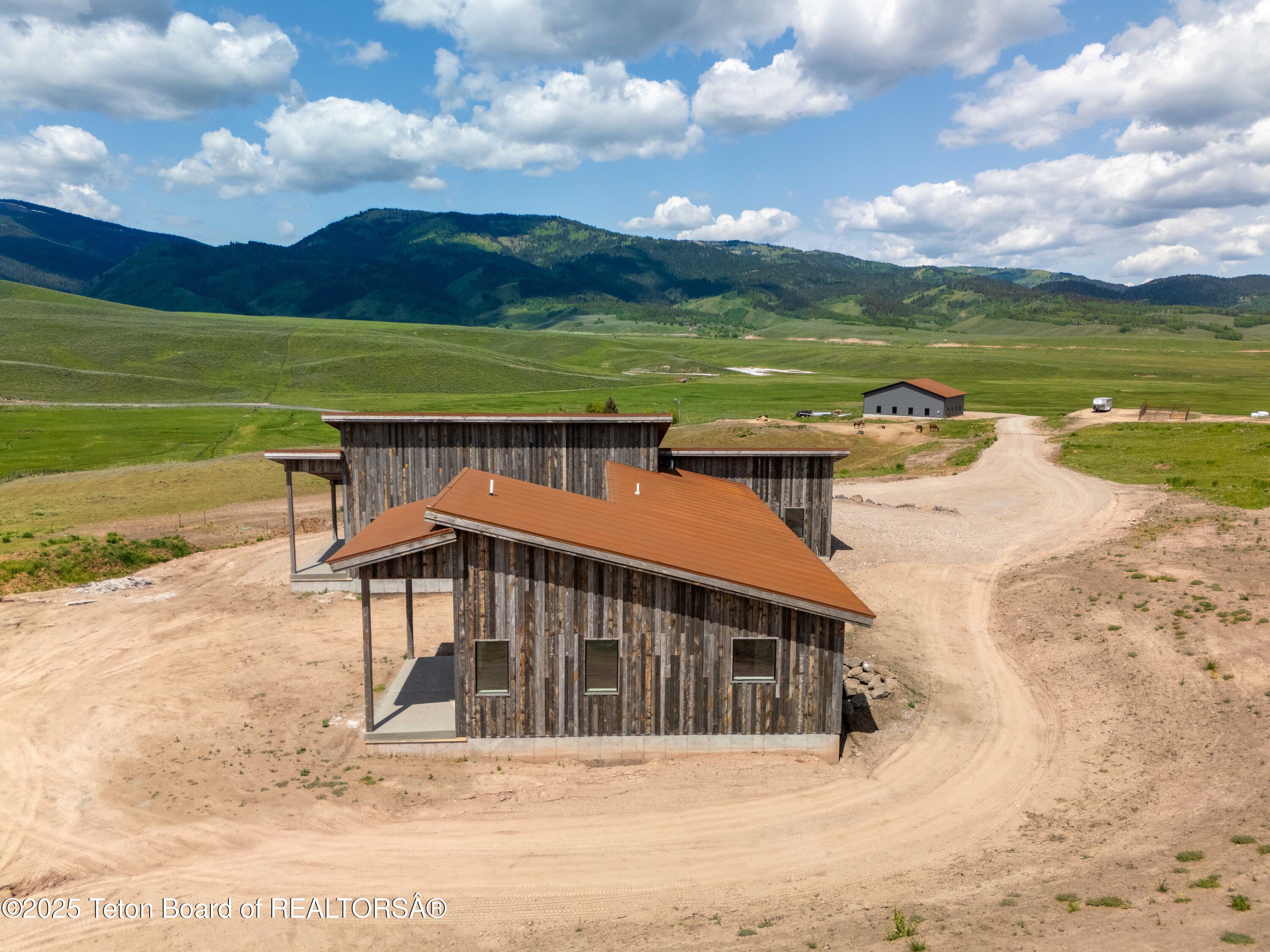 2410 SMOKY CANYON Road