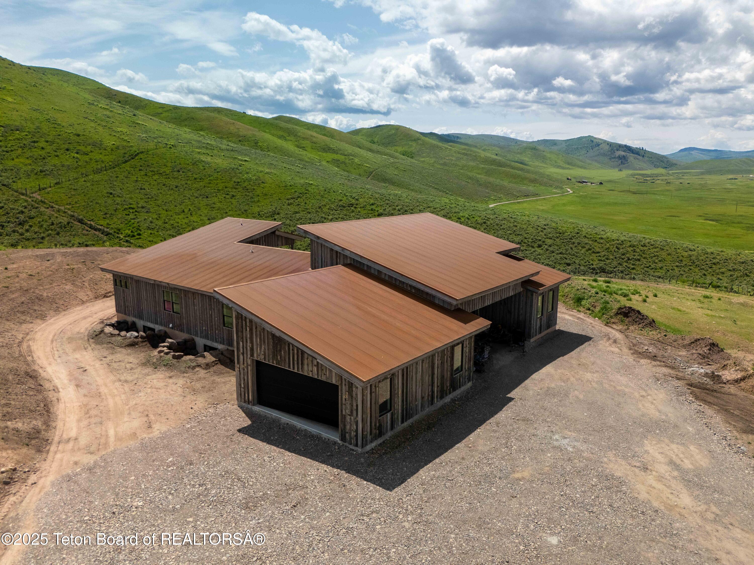 2410 SMOKY CANYON Road