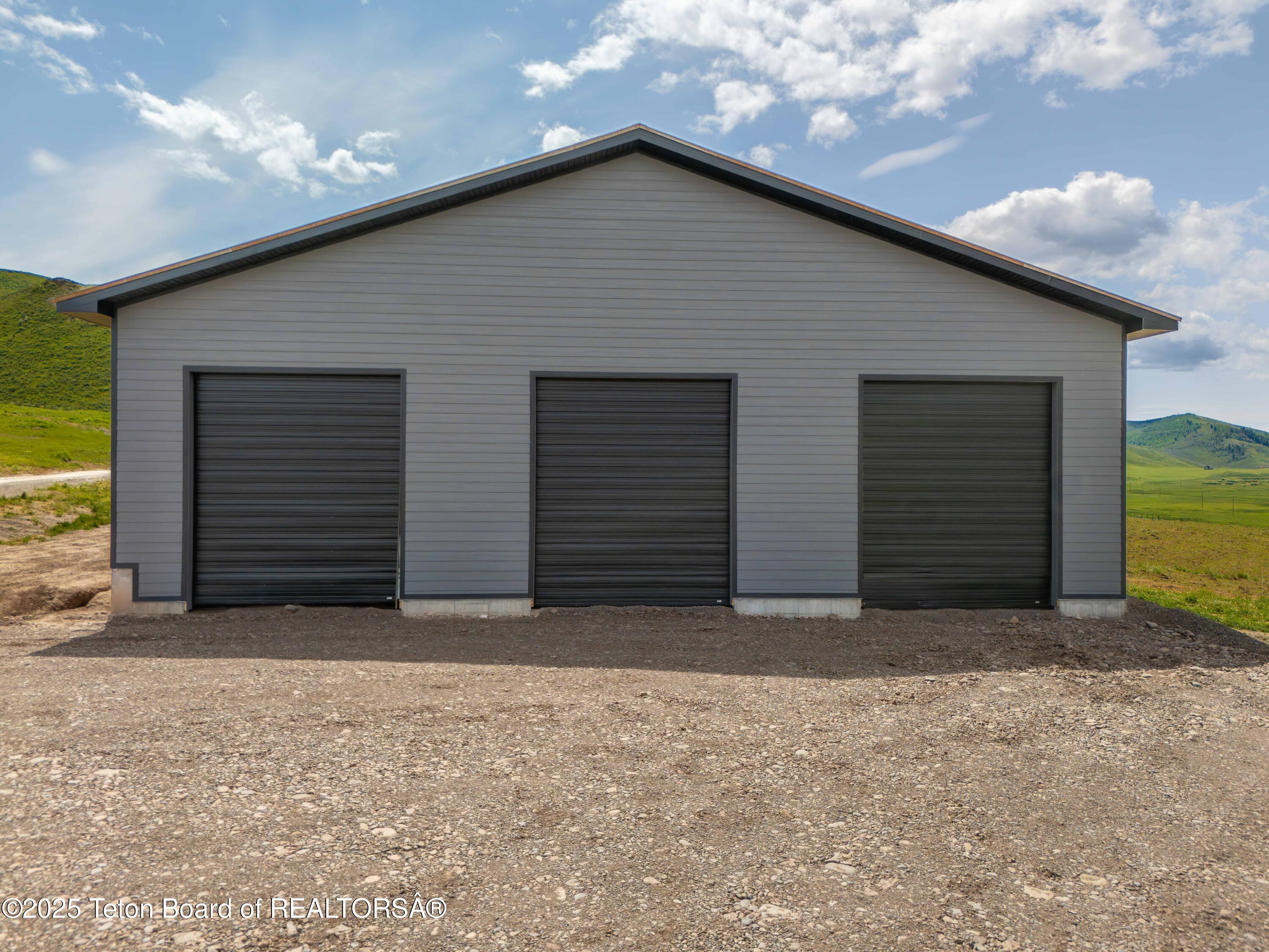 2410 SMOKY CANYON Road