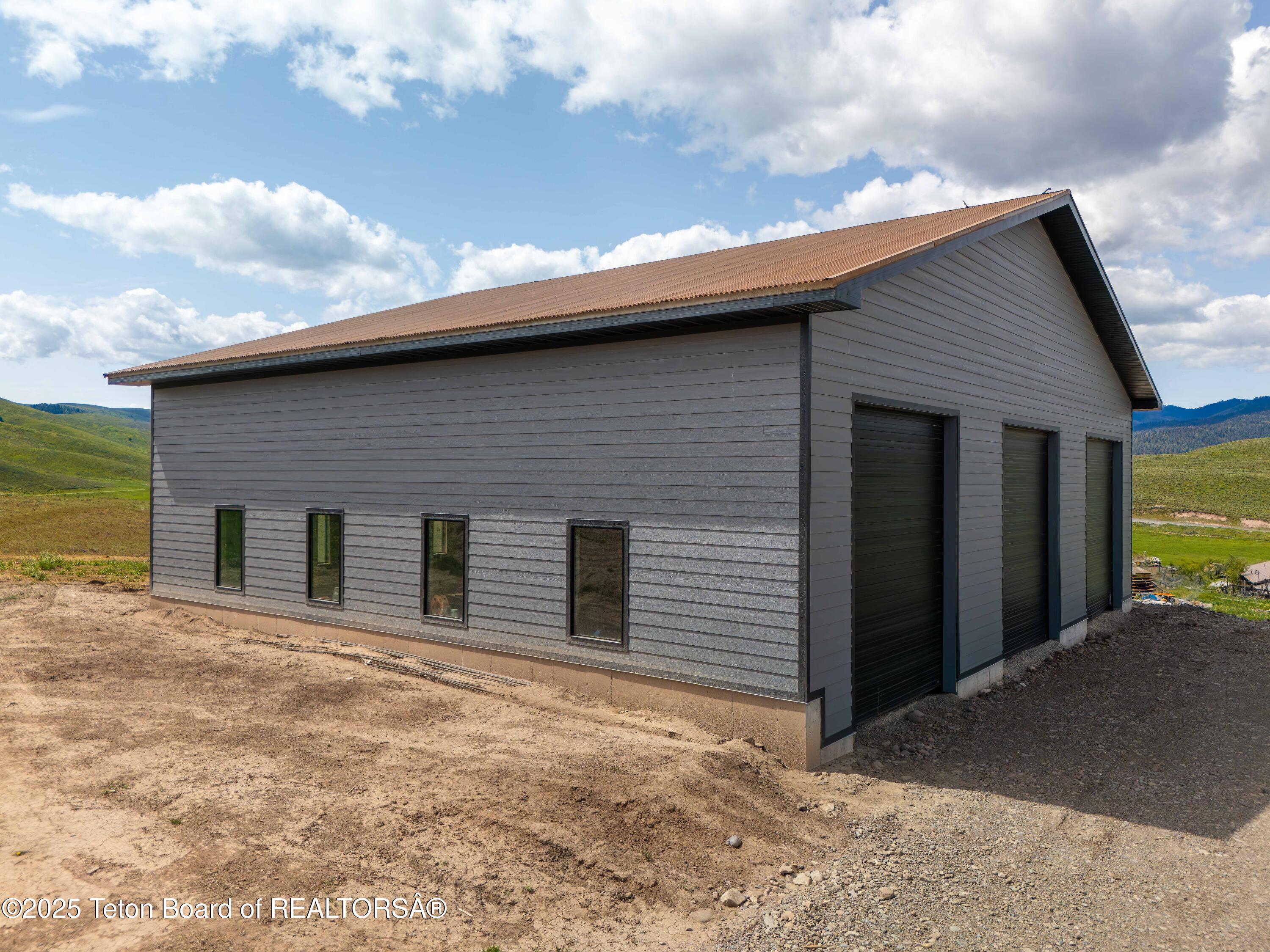 2410 SMOKY CANYON Road