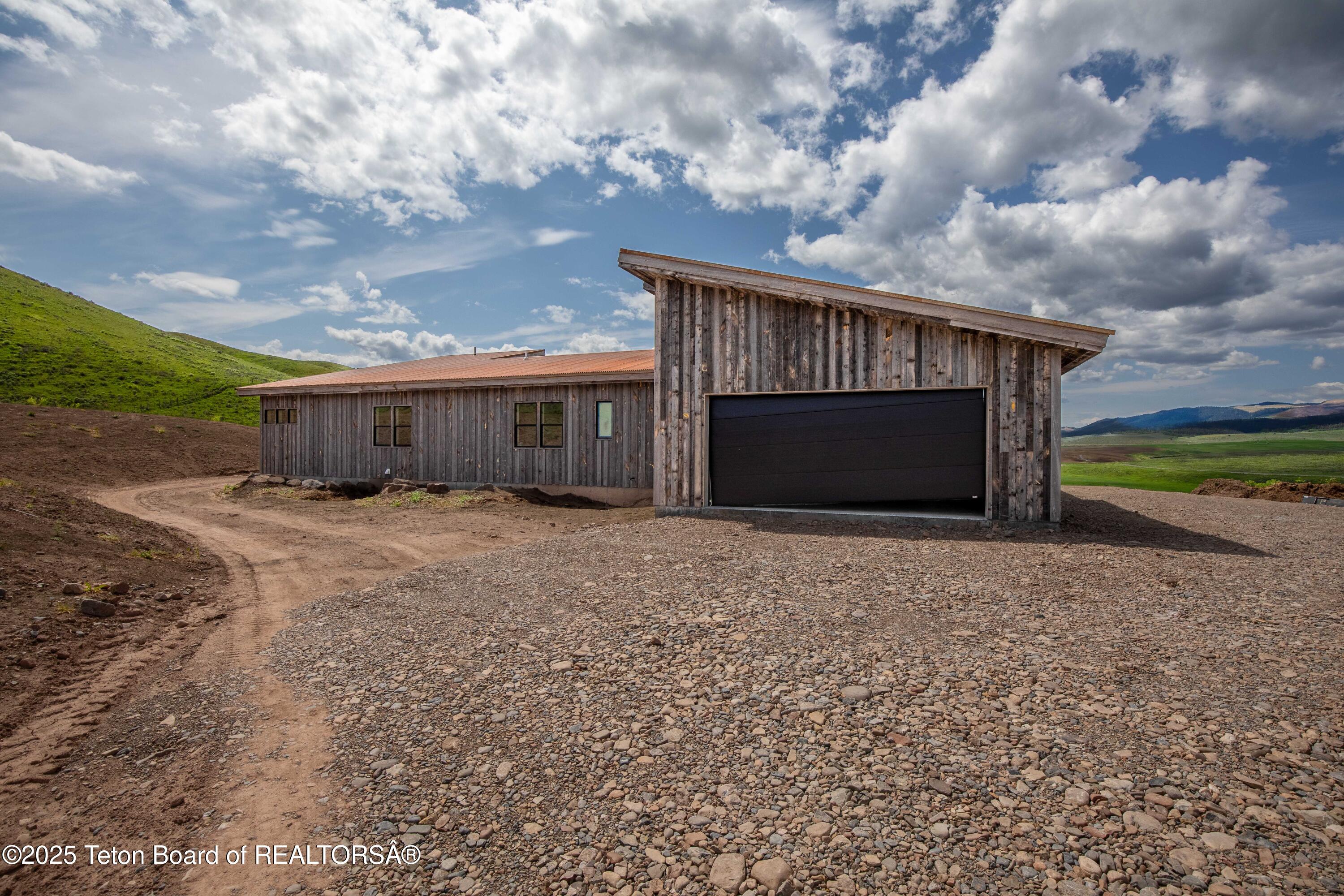 2410 SMOKY CANYON Road