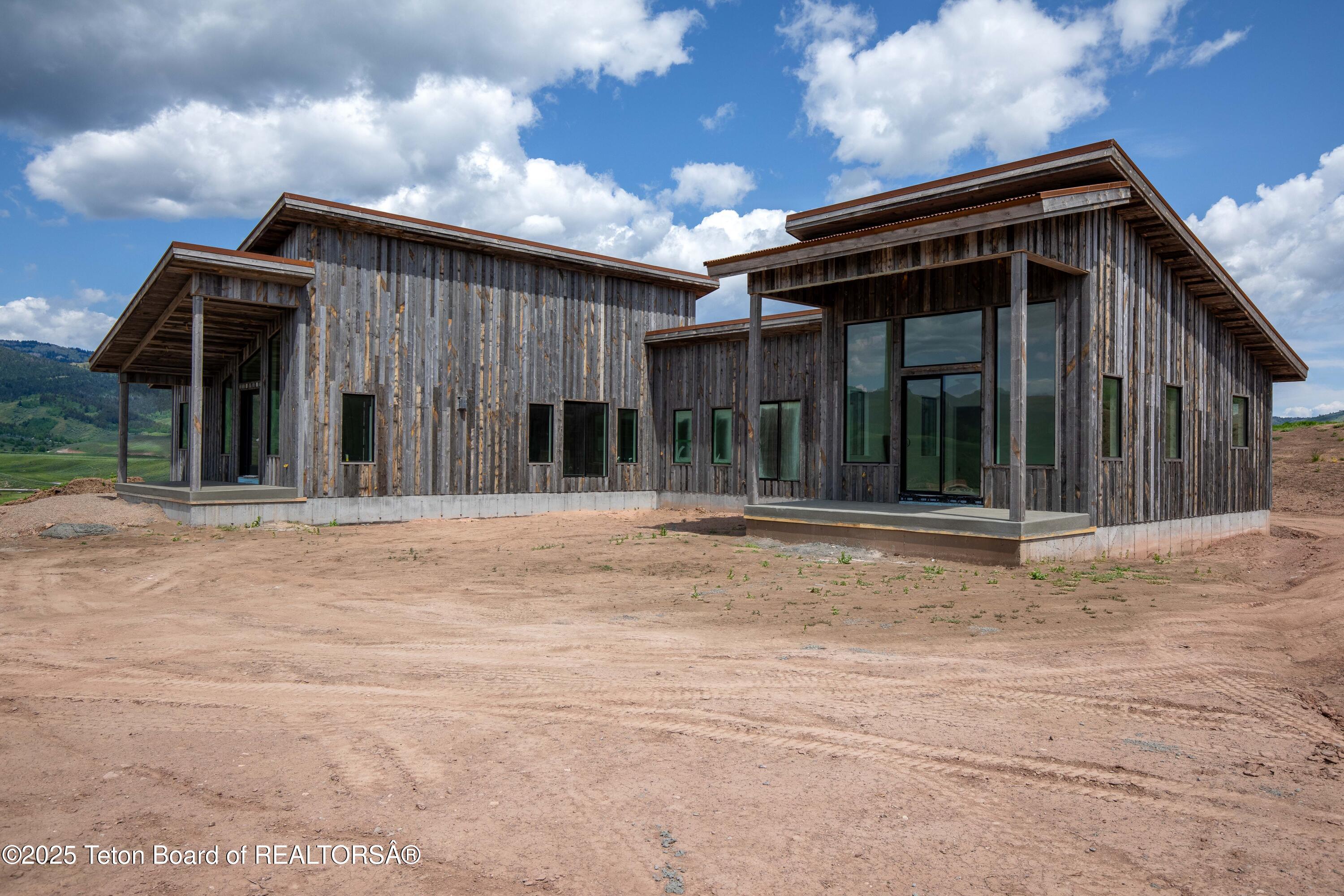 2410 SMOKY CANYON Road