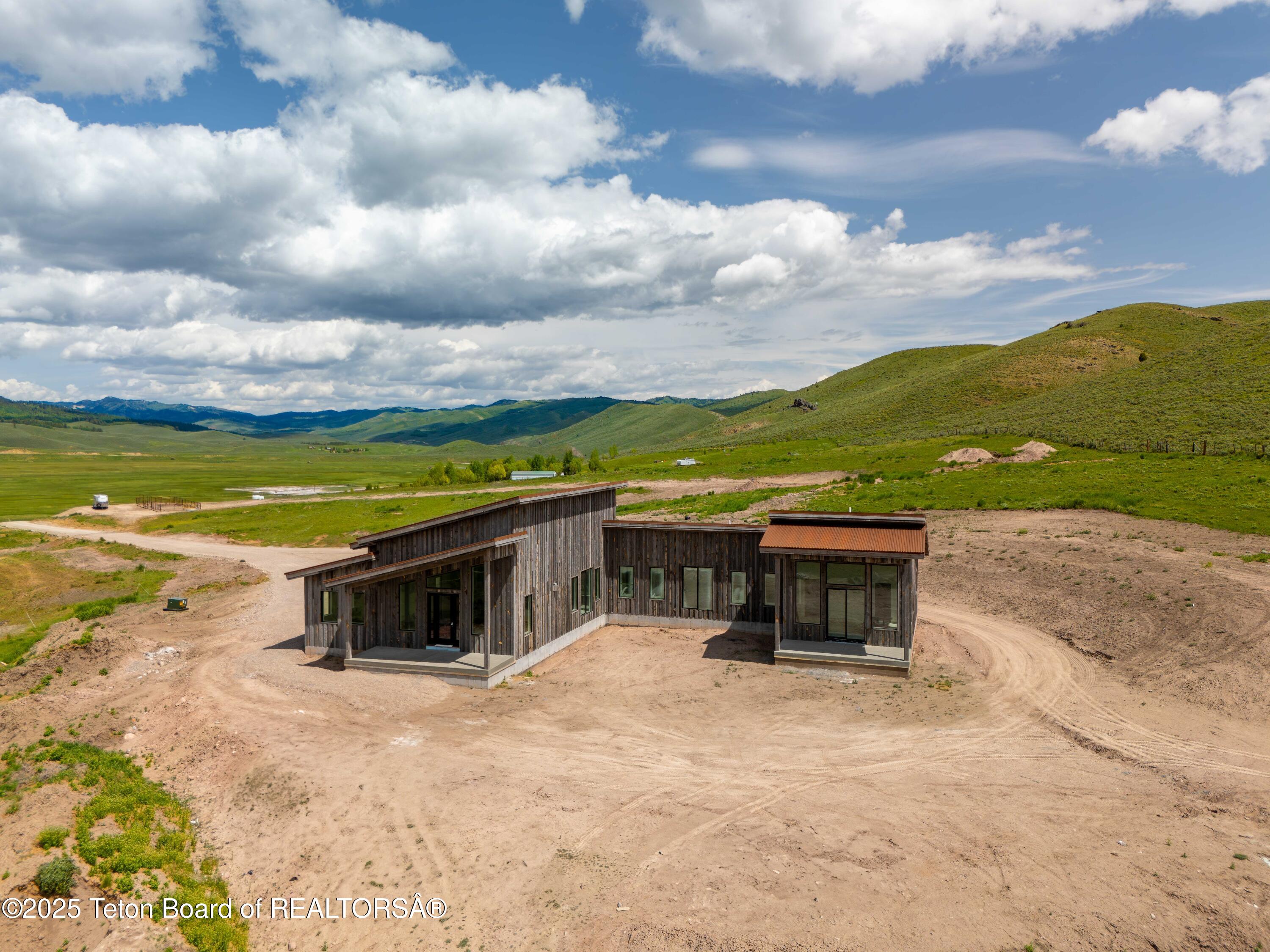 2410 SMOKY CANYON Road